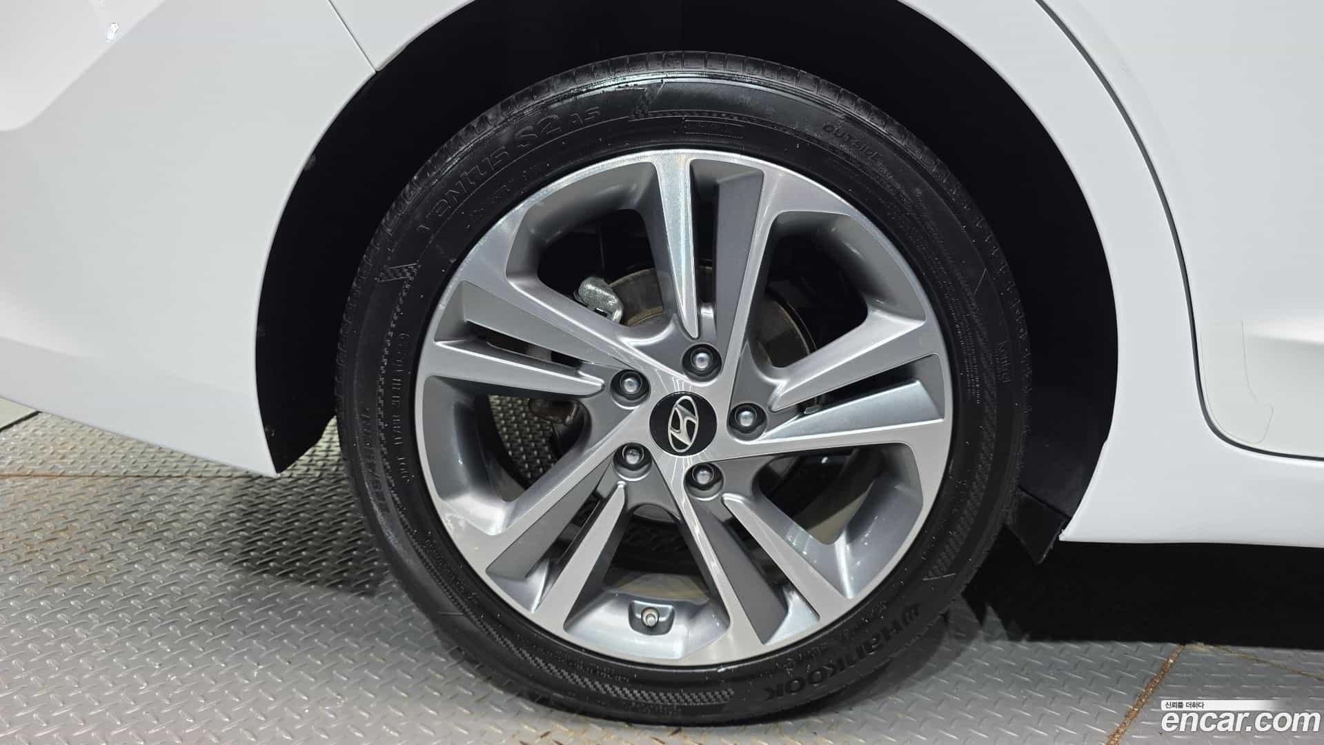 AVANTE Hyundai 2015.8-OUTER-005