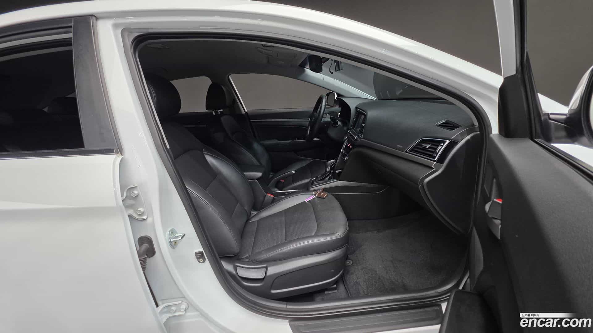 AVANTE Hyundai 2015.8-INNER-010