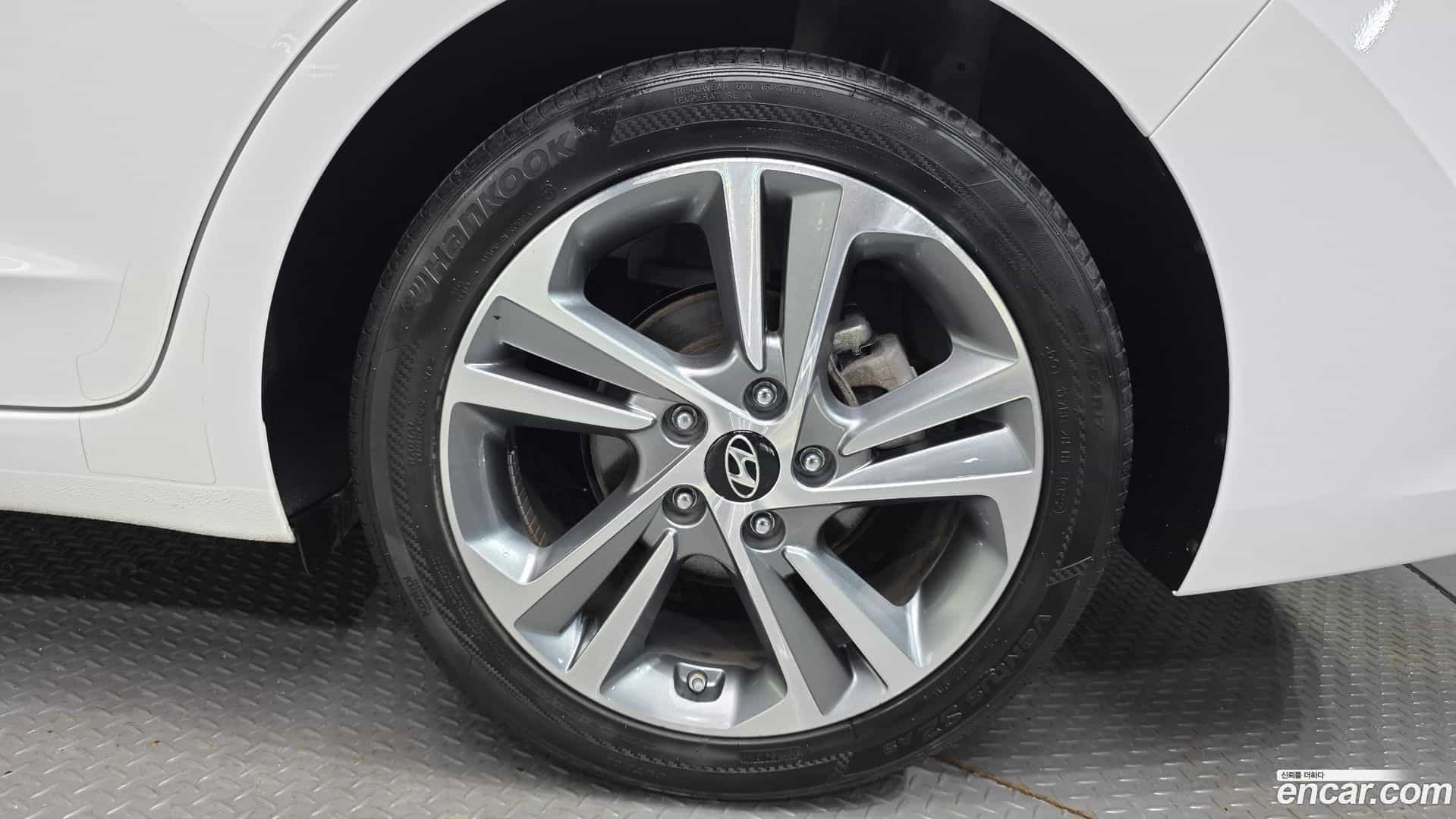 AVANTE Hyundai 2015.8-OUTER-031