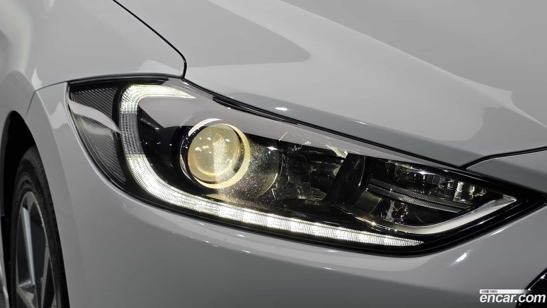 AVANTE Hyundai 2015.8-OUTER-032