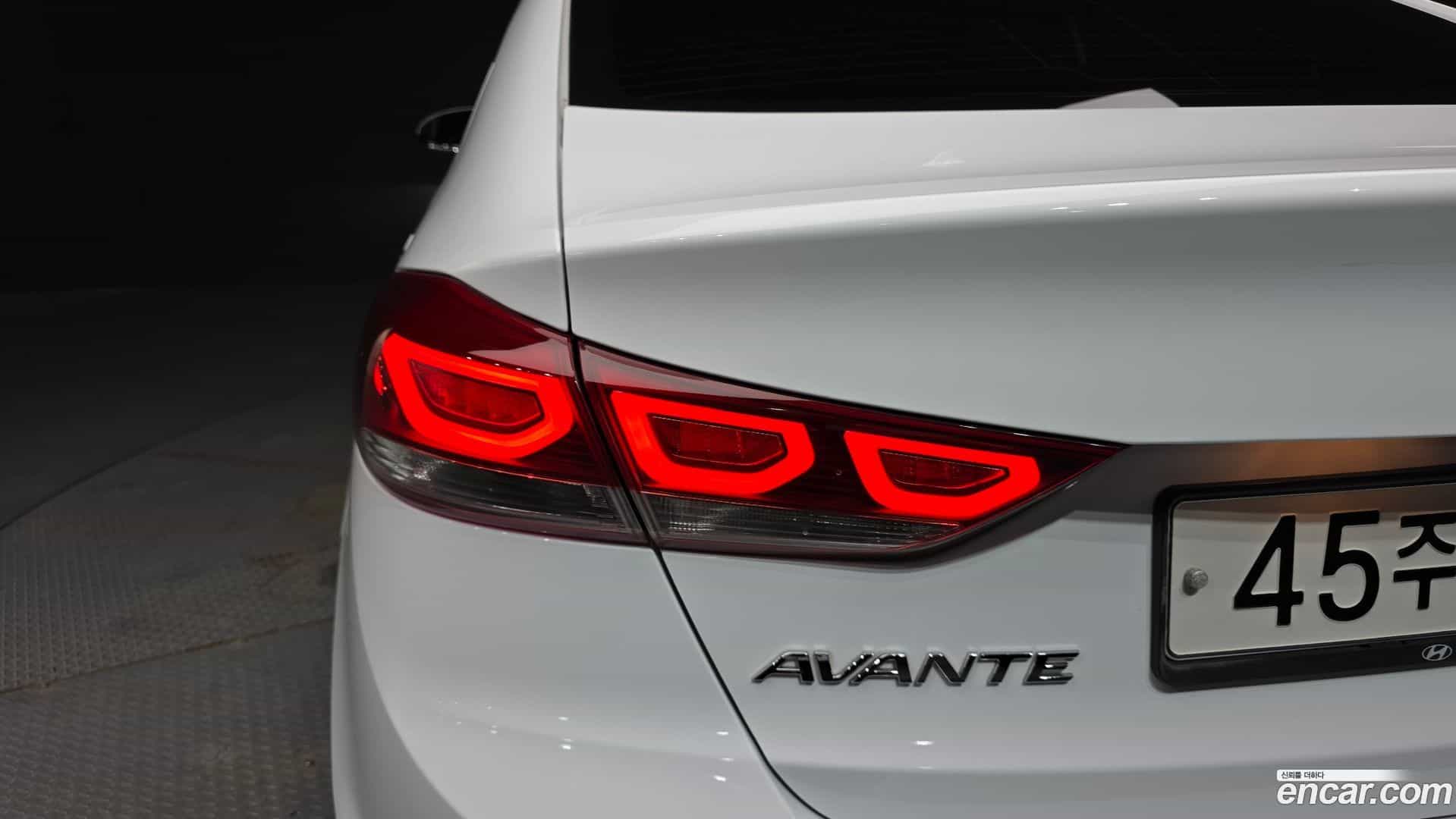 AVANTE Hyundai 2015.8-OUTER-033