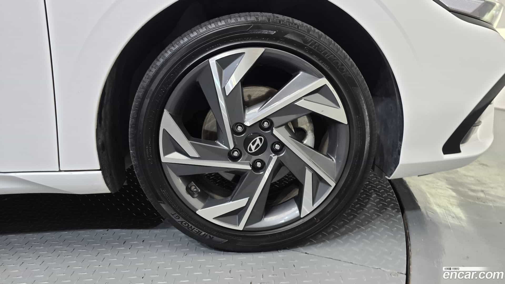 AVANTE Hyundai 2024.0-OUTER-031