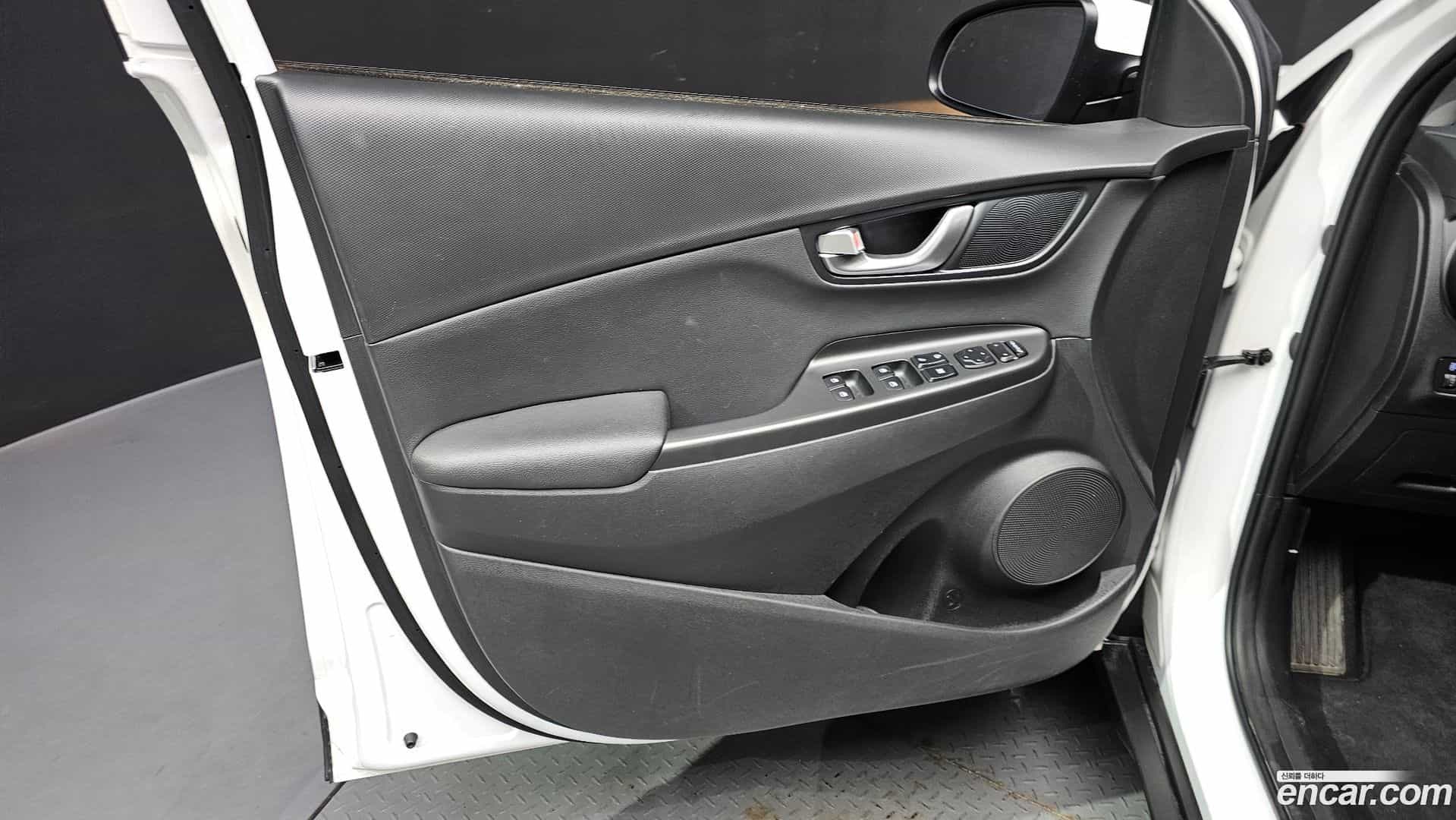 Kona Hyundai 2021.8-INNER-034