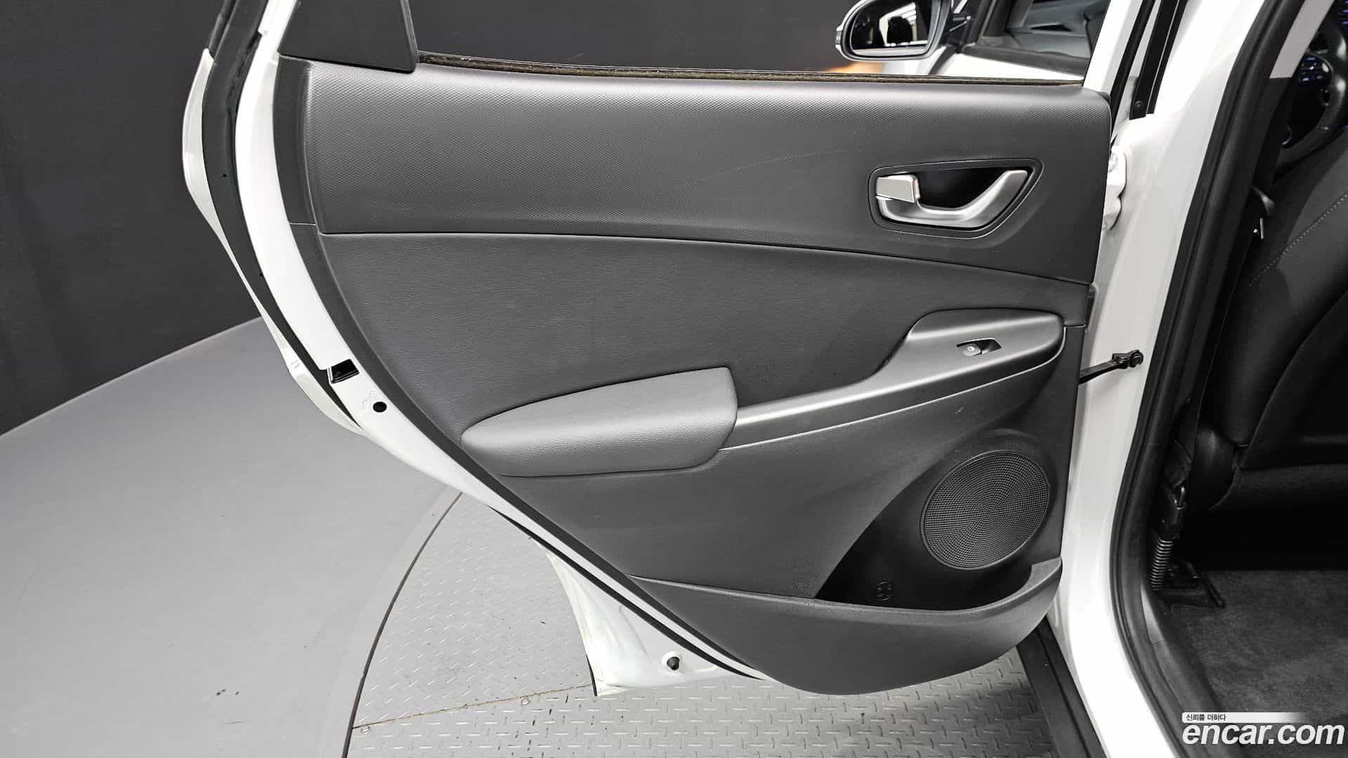 Kona Hyundai 2021.8-INNER-035