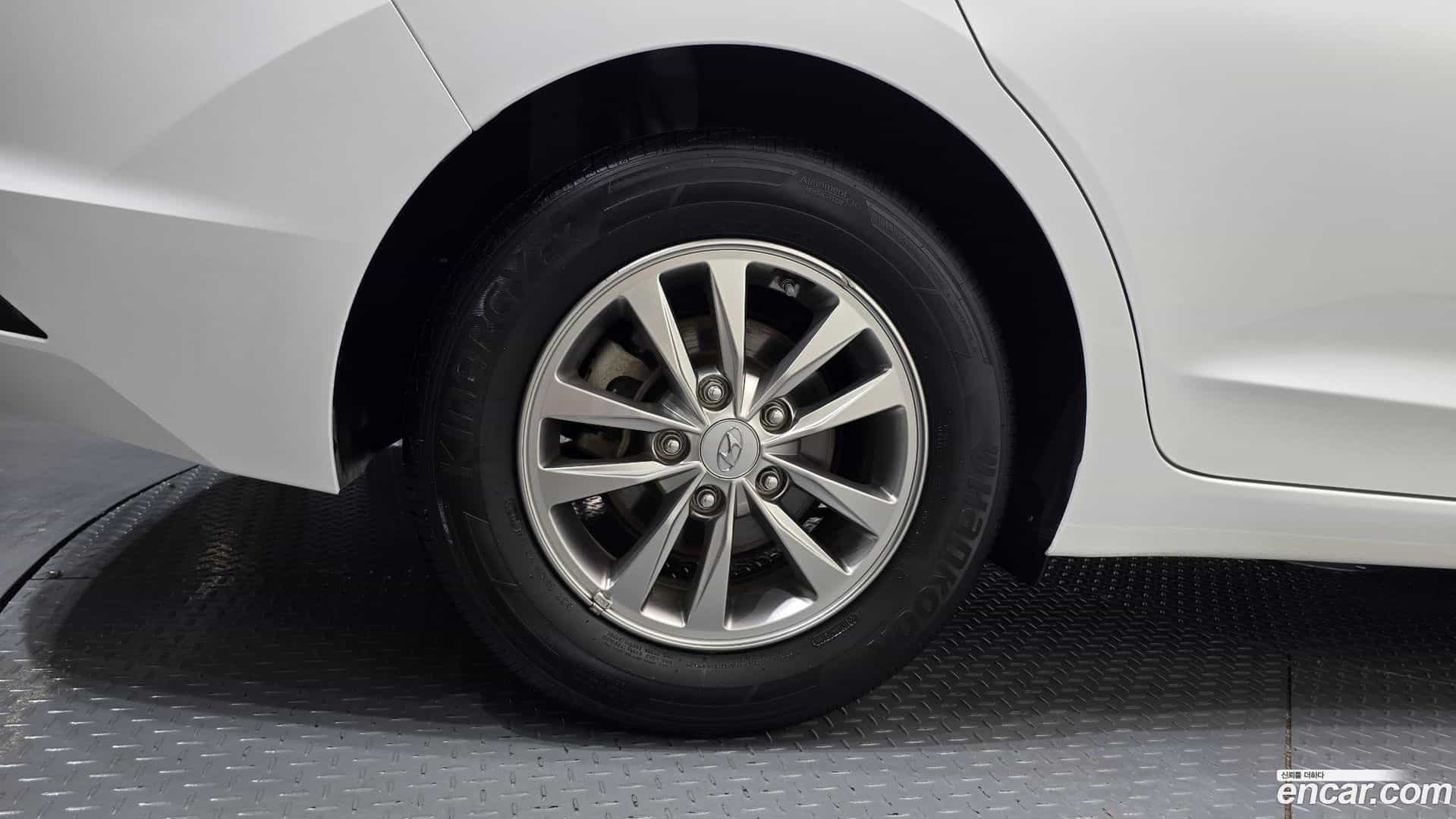 AVANTE Hyundai 2019.1-OUTER-005