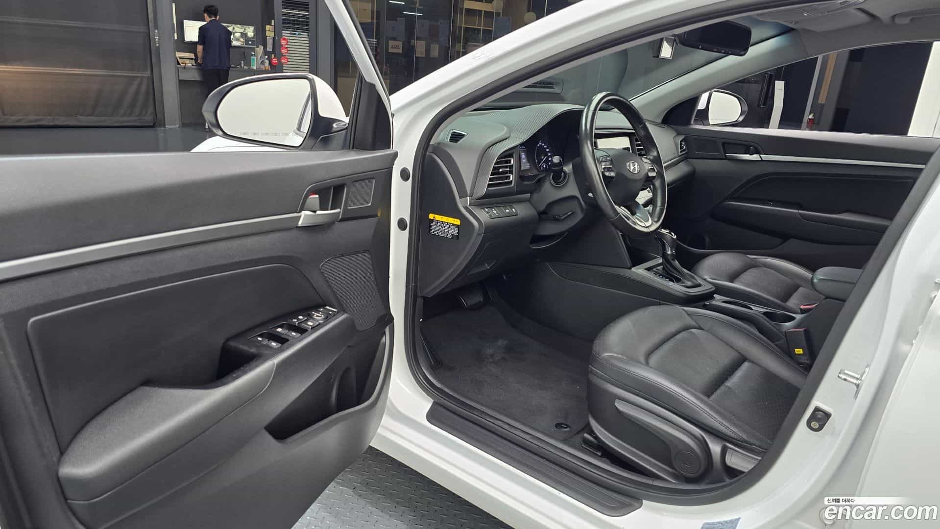 AVANTE Hyundai 2019.1-INNER-010
