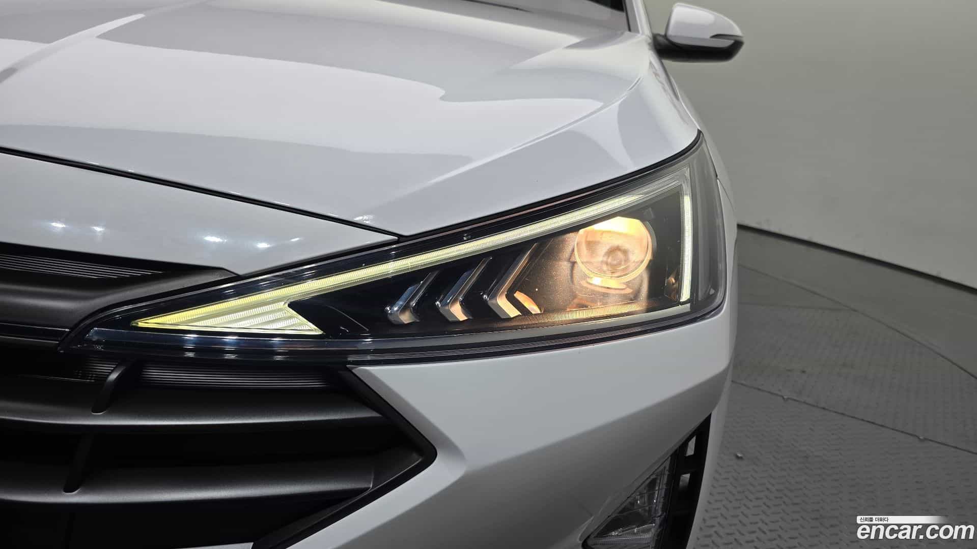 AVANTE Hyundai 2019.1-OUTER-032