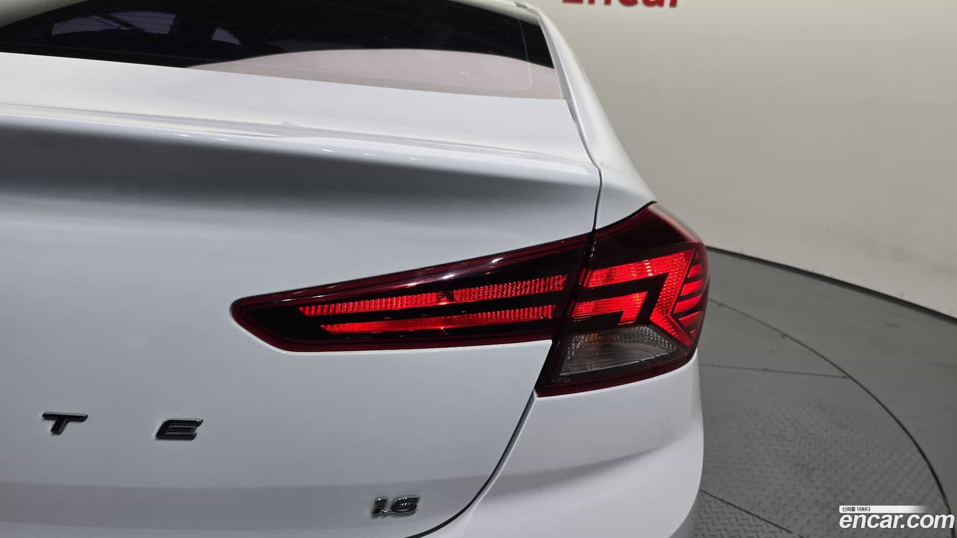 AVANTE Hyundai 2019.1-OUTER-033