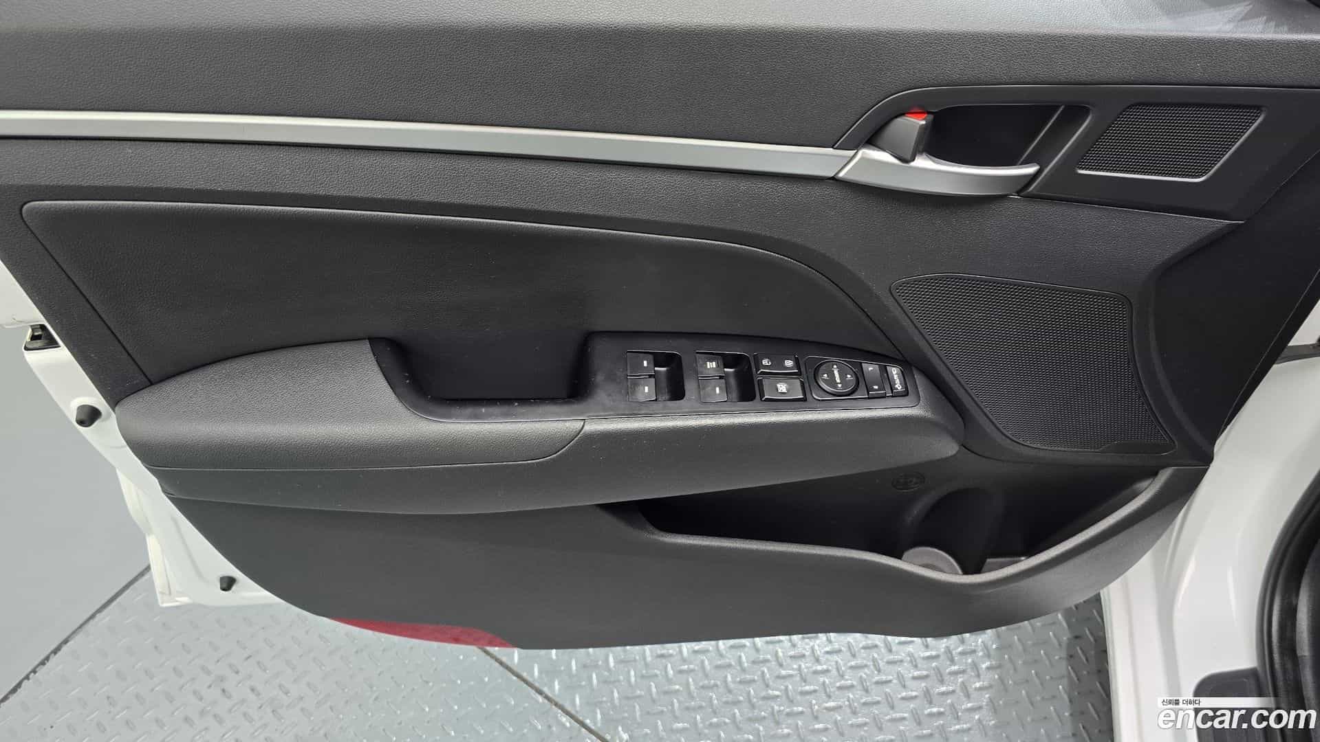 AVANTE Hyundai 2019.1-INNER-034