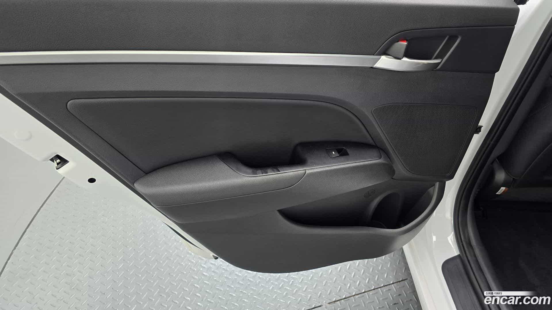 AVANTE Hyundai 2019.1-INNER-035