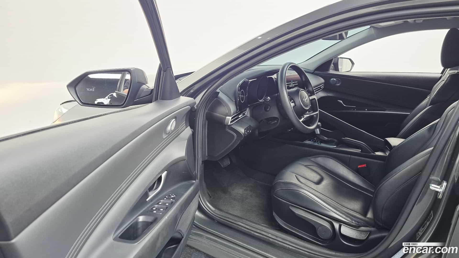 AVANTE Hyundai 2022.10-INNER-010