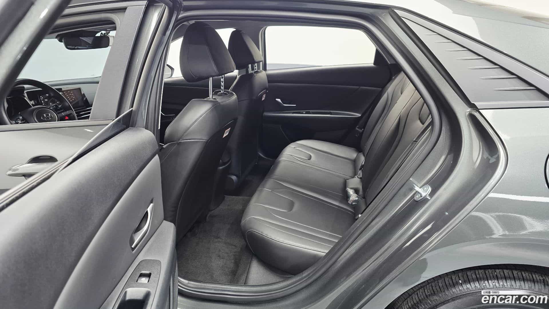 AVANTE Hyundai 2022.10-OPTION-016