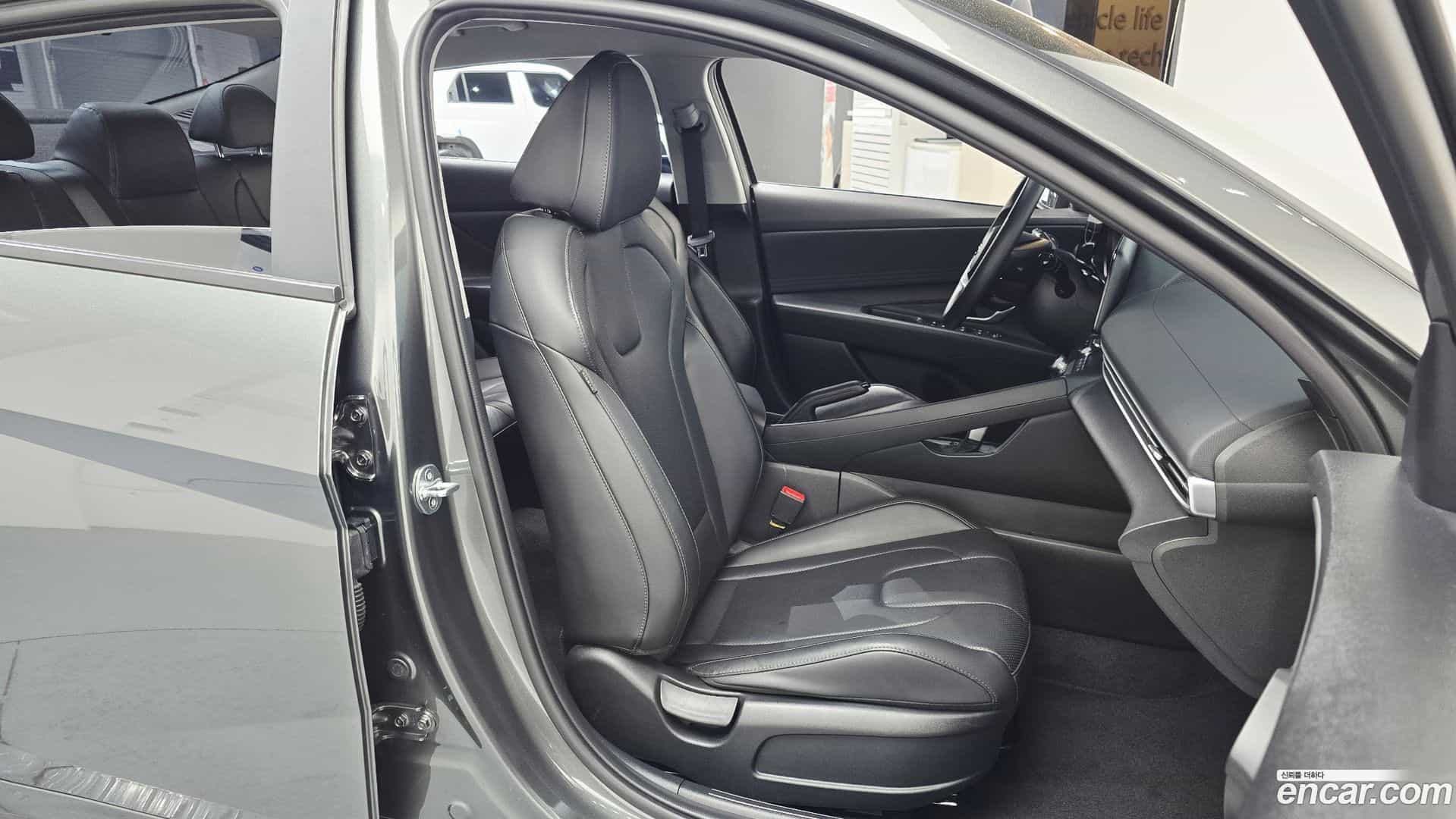 AVANTE Hyundai 2022.10-INNER-036