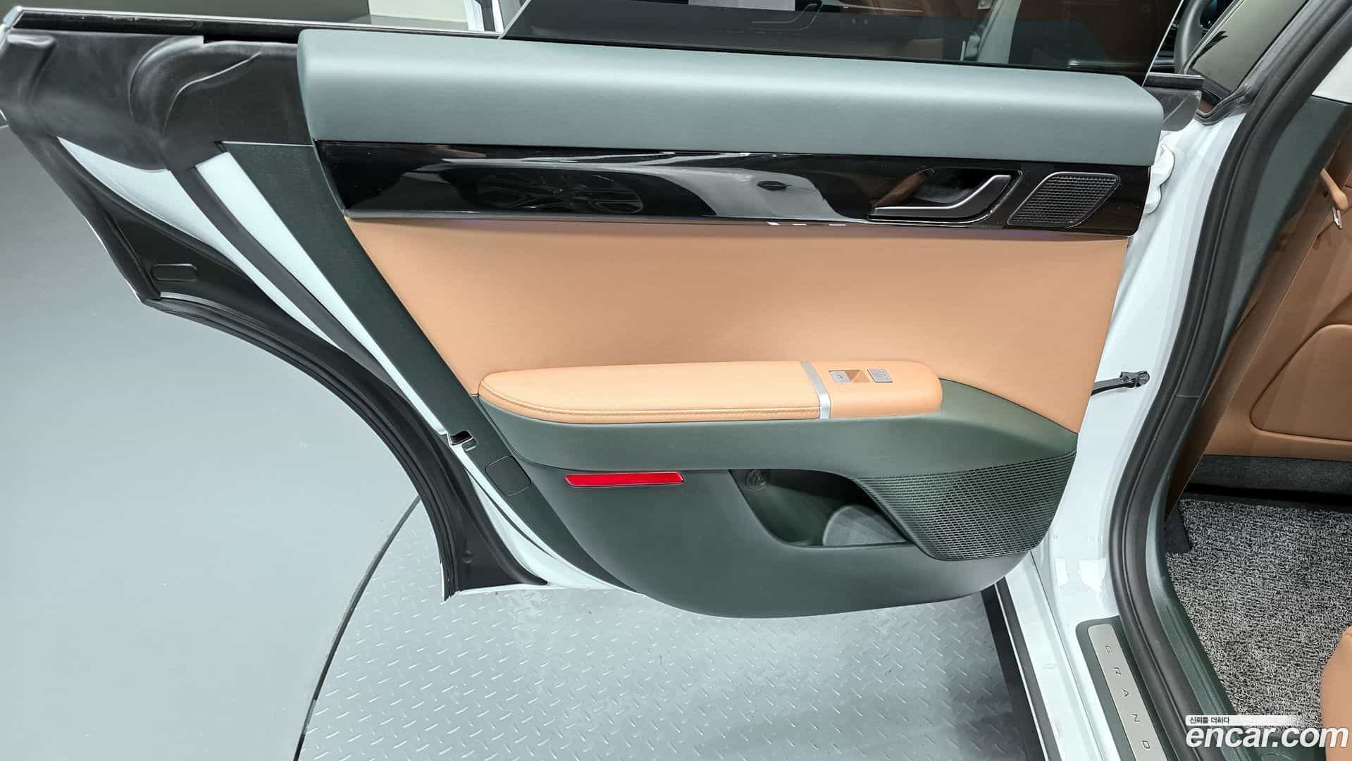 Grandeur Hyundai 2025.3-INNER-035