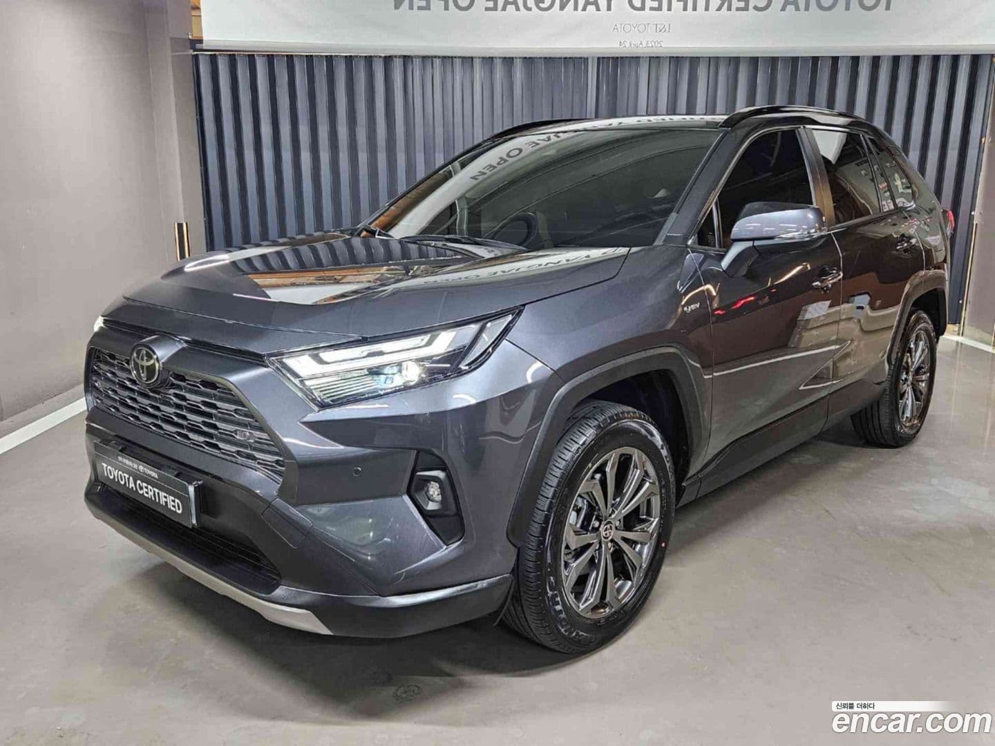 Main__Slider__Photo:RAV4 Toyota 2025.3-0