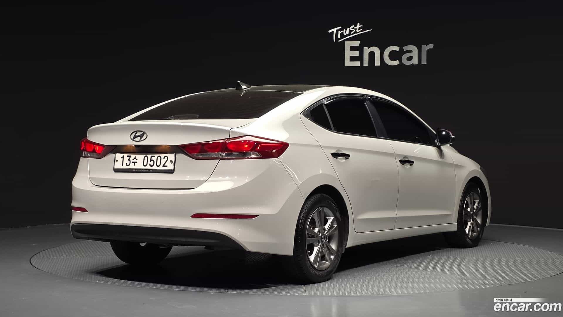 AVANTE Hyundai 2016.5-OUTER-002