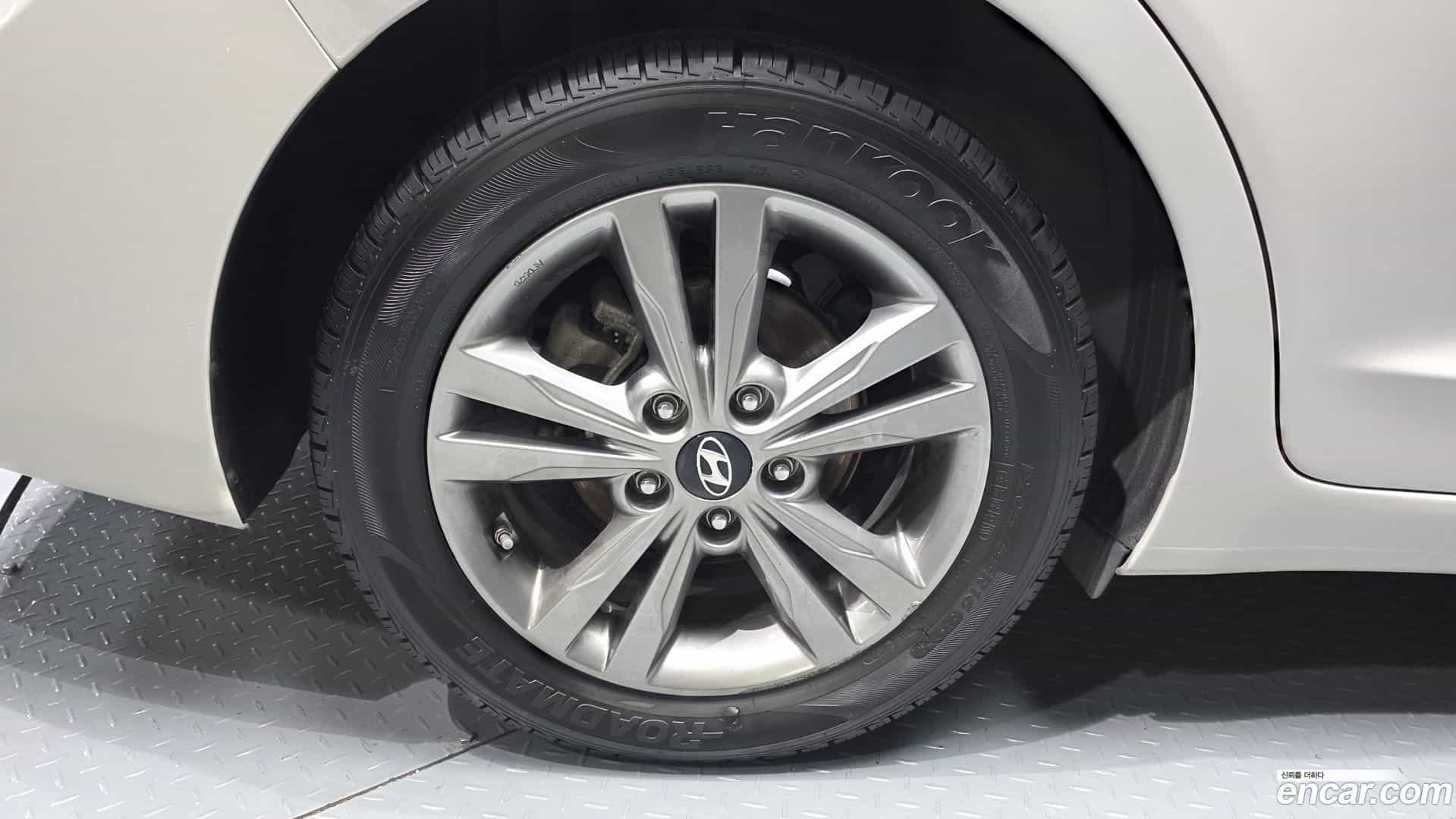 AVANTE Hyundai 2016.5-OUTER-005