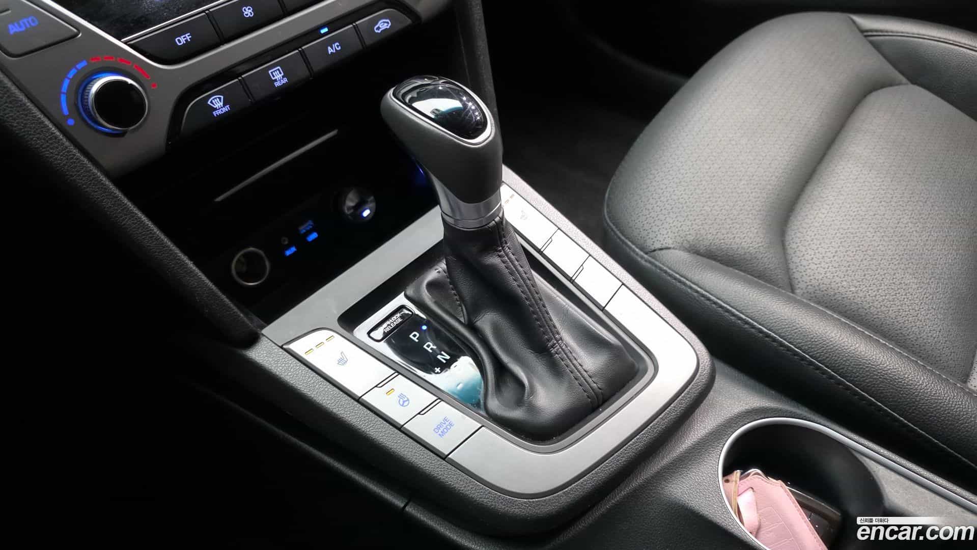 AVANTE Hyundai 2016.5-INNER-009