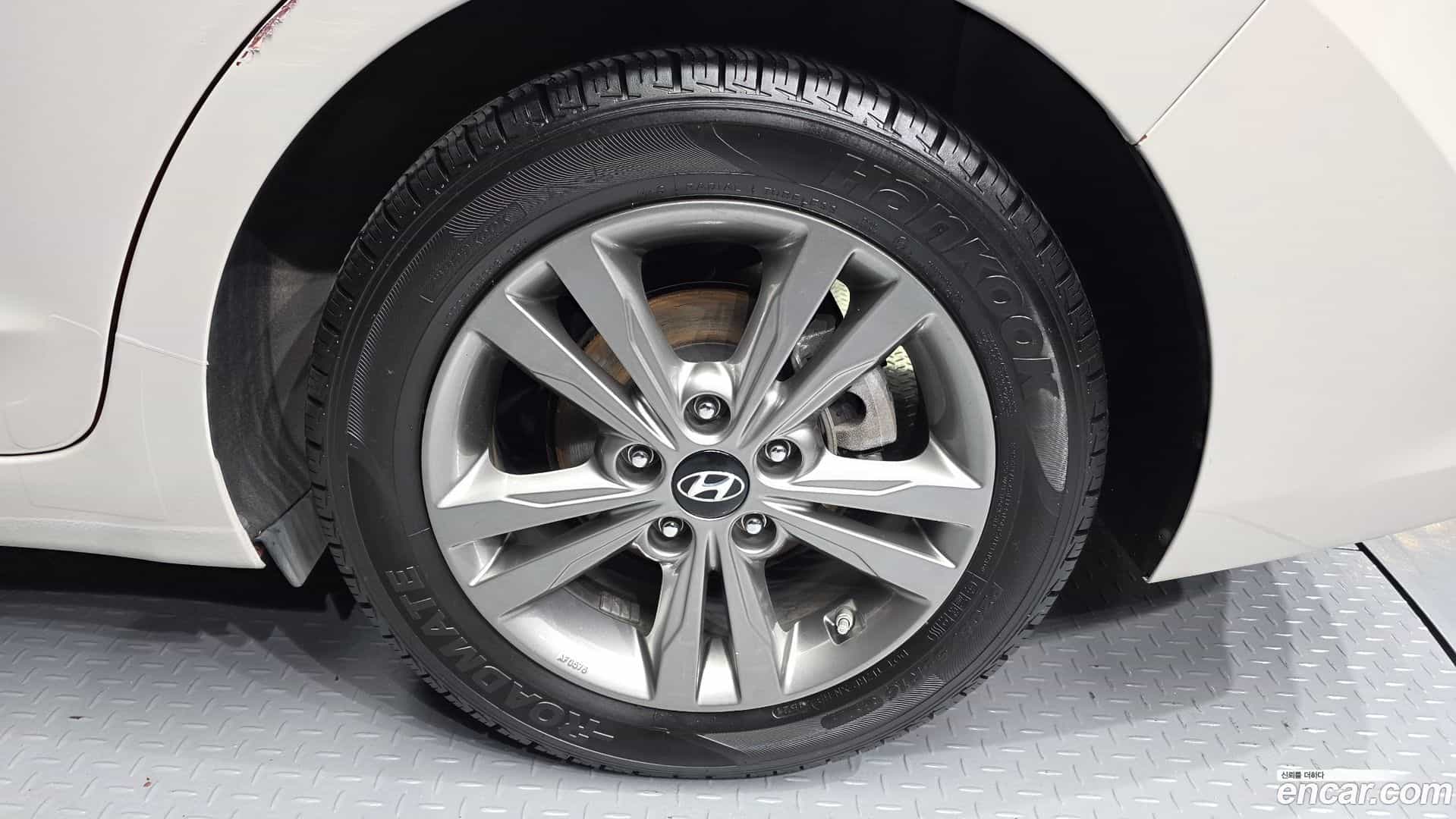 AVANTE Hyundai 2016.5-OUTER-031