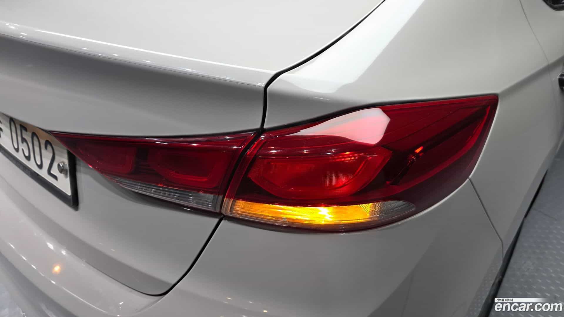 AVANTE Hyundai 2016.5-OUTER-033