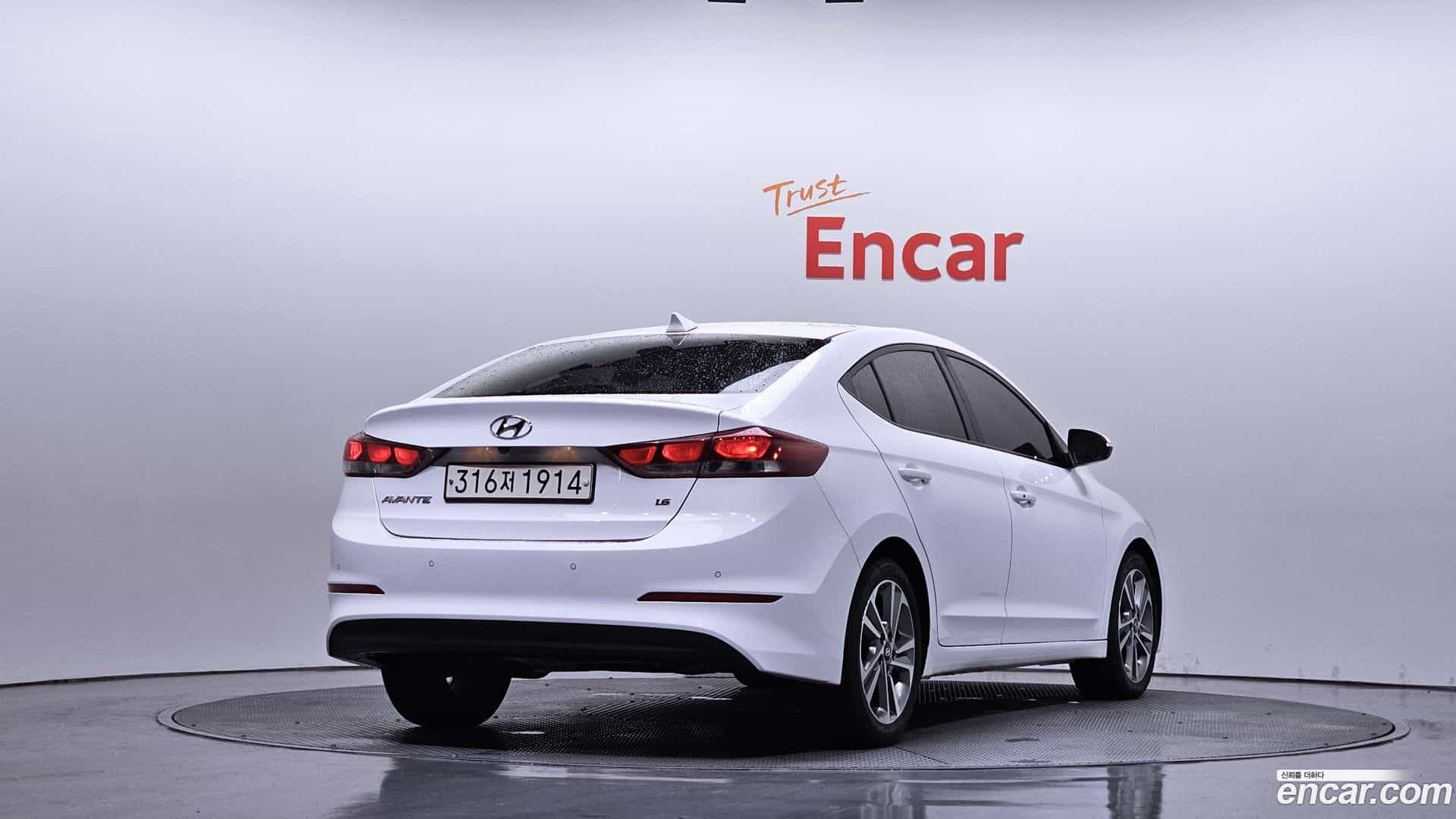 AVANTE Hyundai 2018.0-OUTER-002