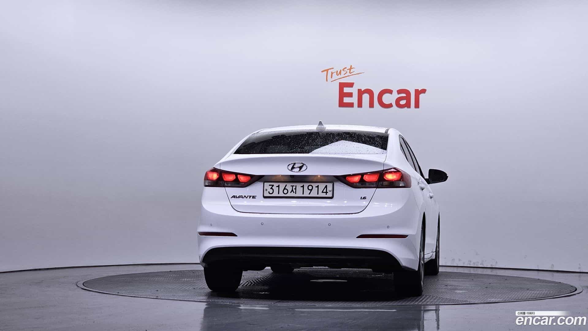 AVANTE Hyundai 2018.0-OUTER-004