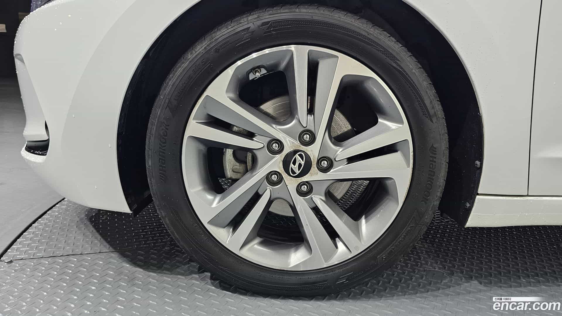 AVANTE Hyundai 2018.0-OUTER-005