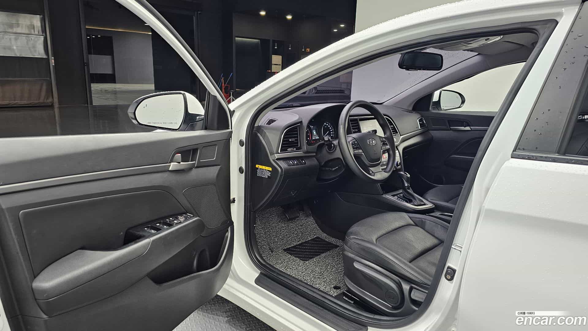 AVANTE Hyundai 2018.0-INNER-010