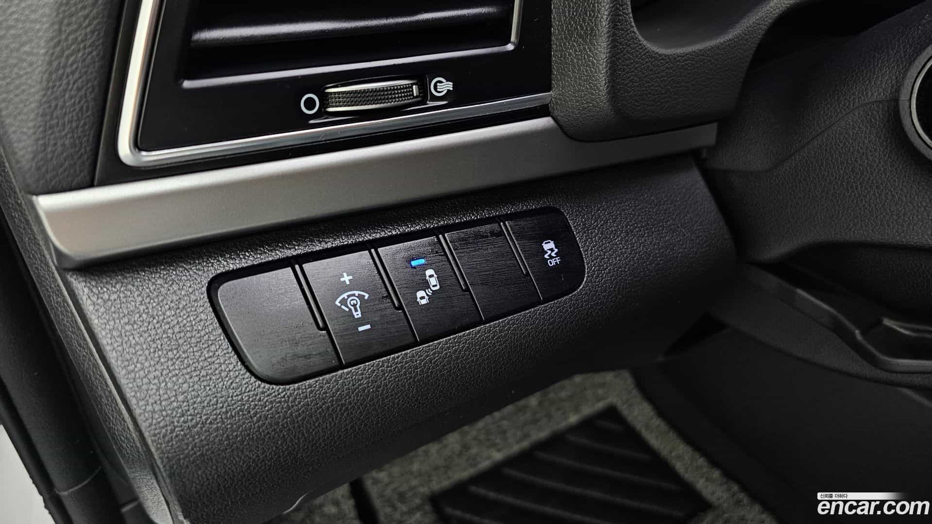 AVANTE Hyundai 2018.0-OPTION-020