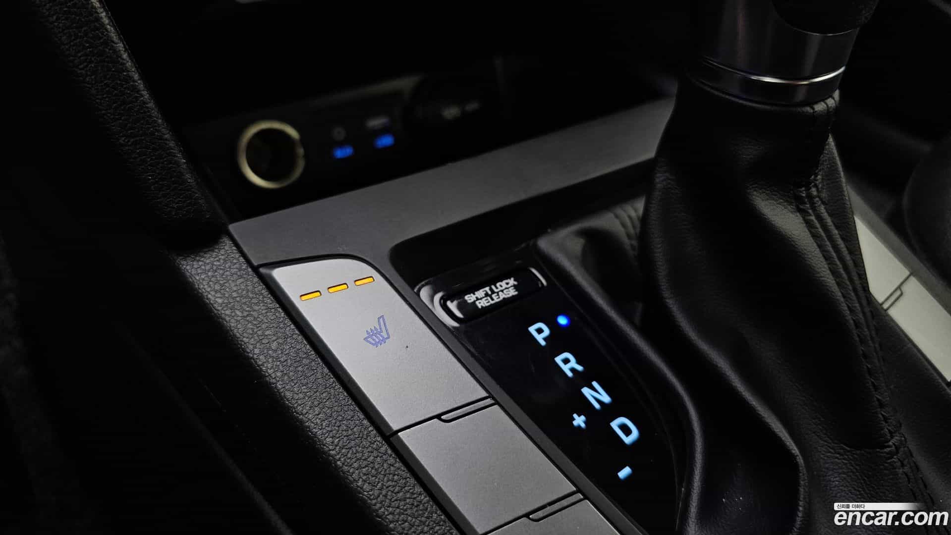 AVANTE Hyundai 2018.0-OPTION-022