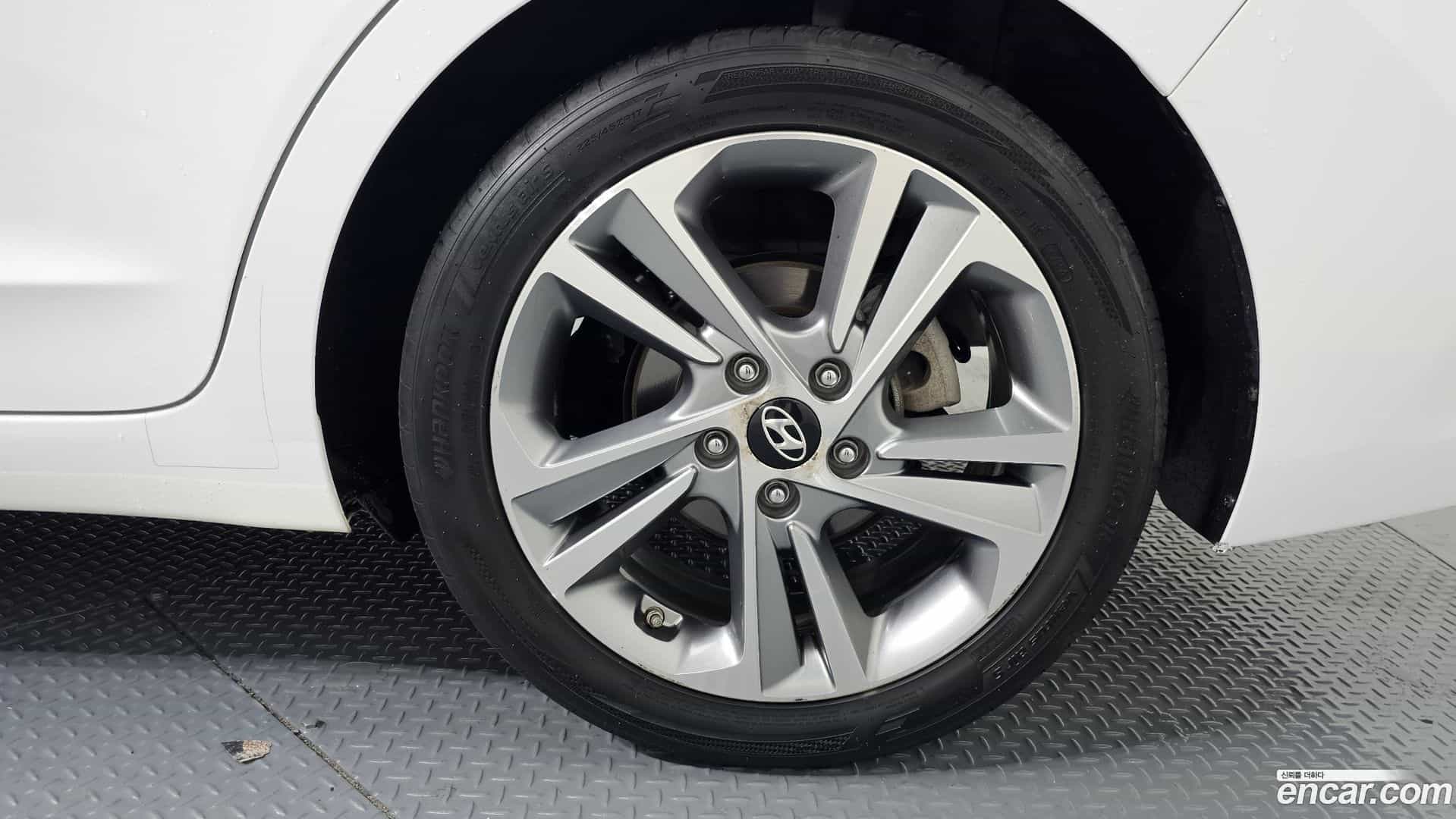 AVANTE Hyundai 2018.0-OUTER-031