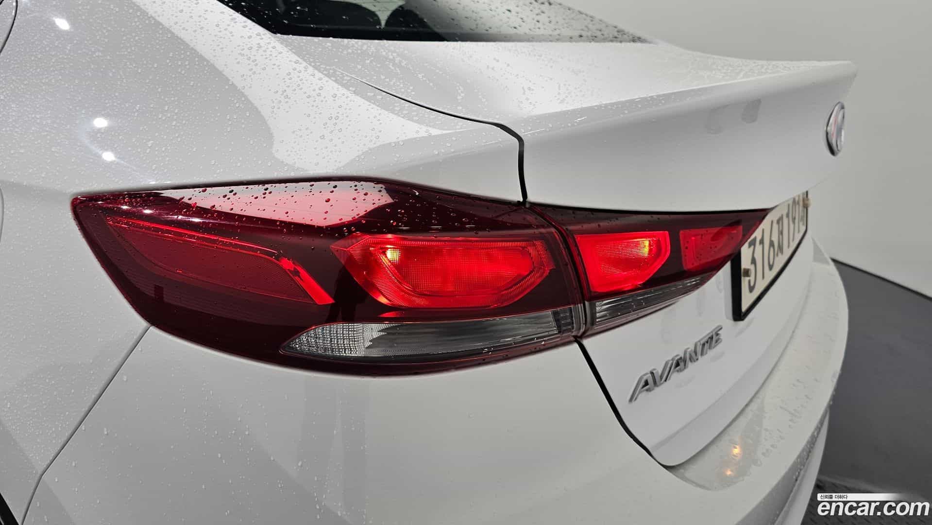 AVANTE Hyundai 2018.0-OUTER-033