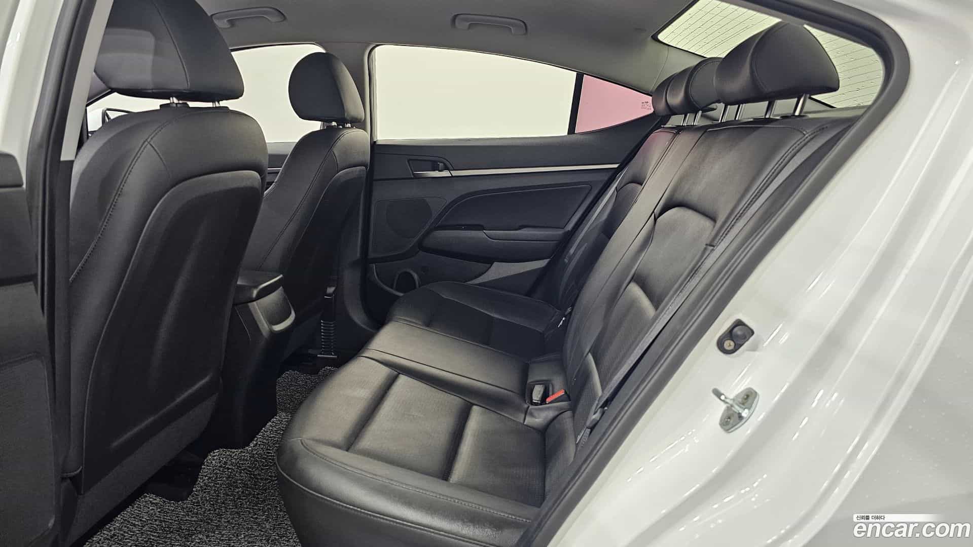 AVANTE Hyundai 2018.0-INNER-036