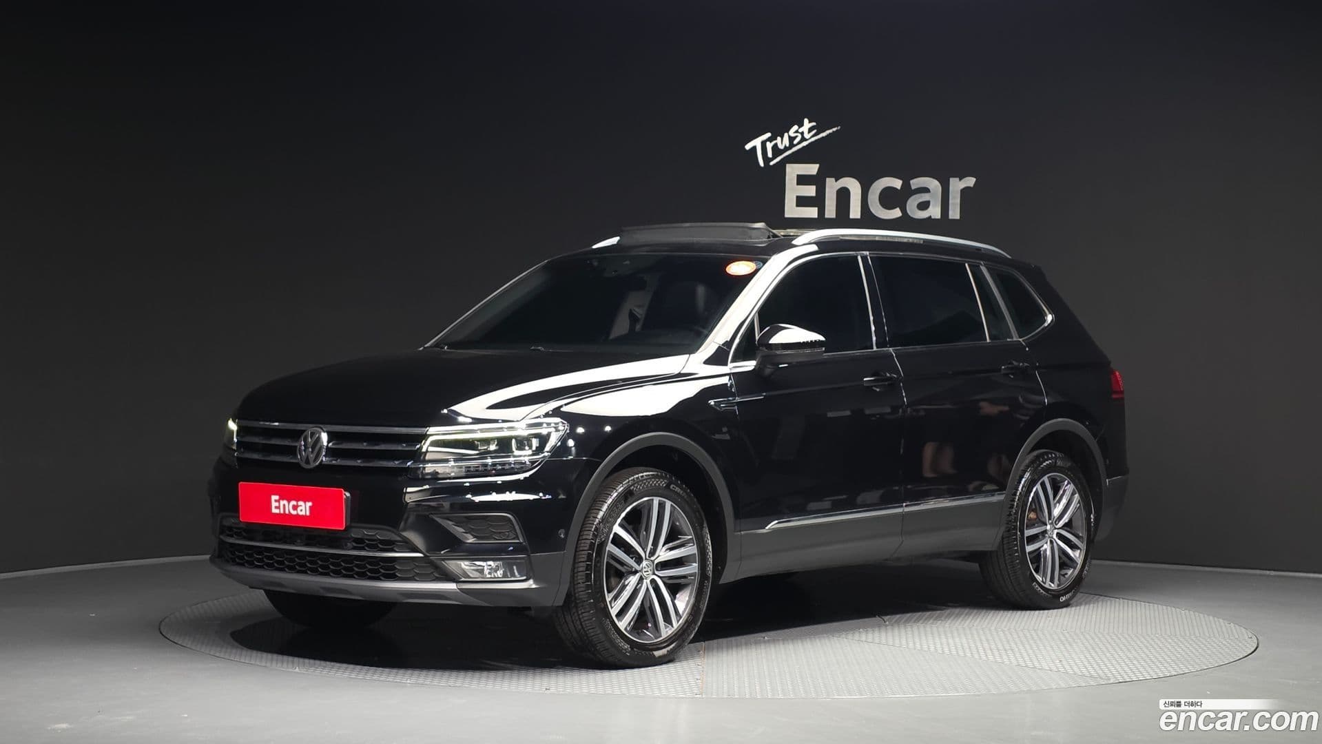 Main__Slider__Photo:Tiguan Volkswagen 2020.11-0
