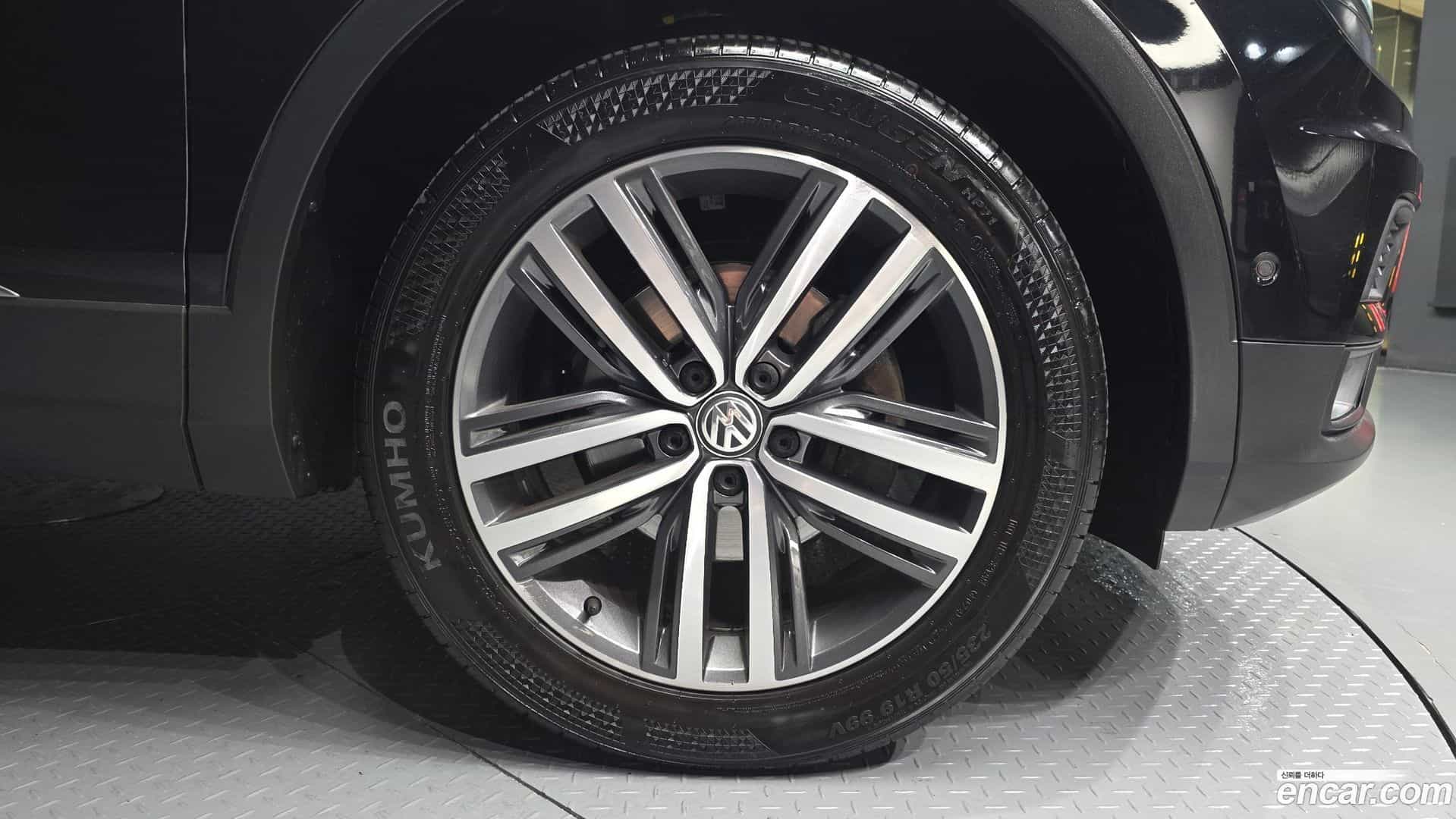 Tiguan Volkswagen 2020.11-OUTER-005