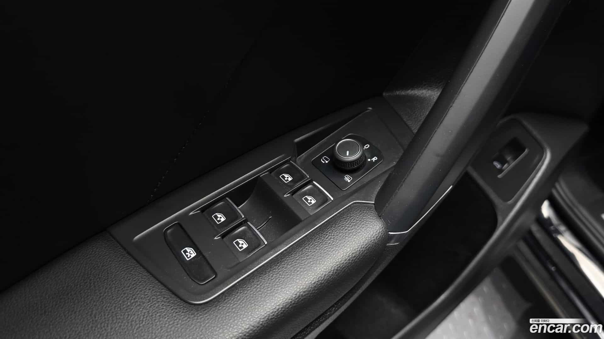Tiguan Volkswagen 2020.11-OPTION-045