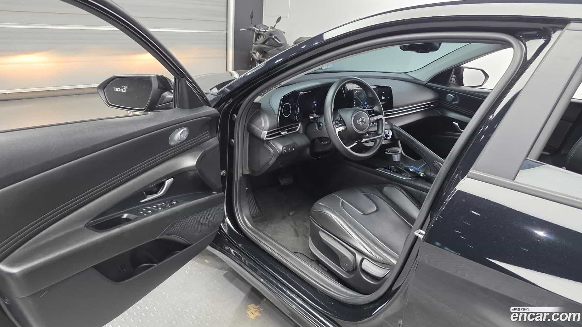 AVANTE Hyundai 2022.10-INNER-010
