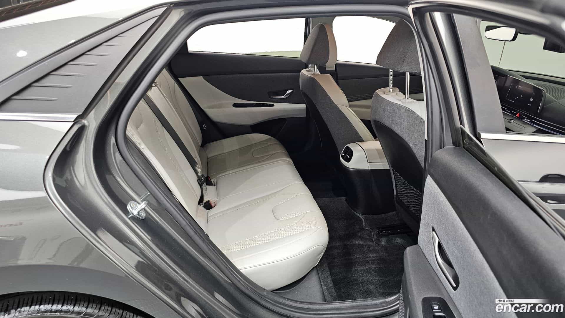 AVANTE Hyundai 2021.4-OPTION-015