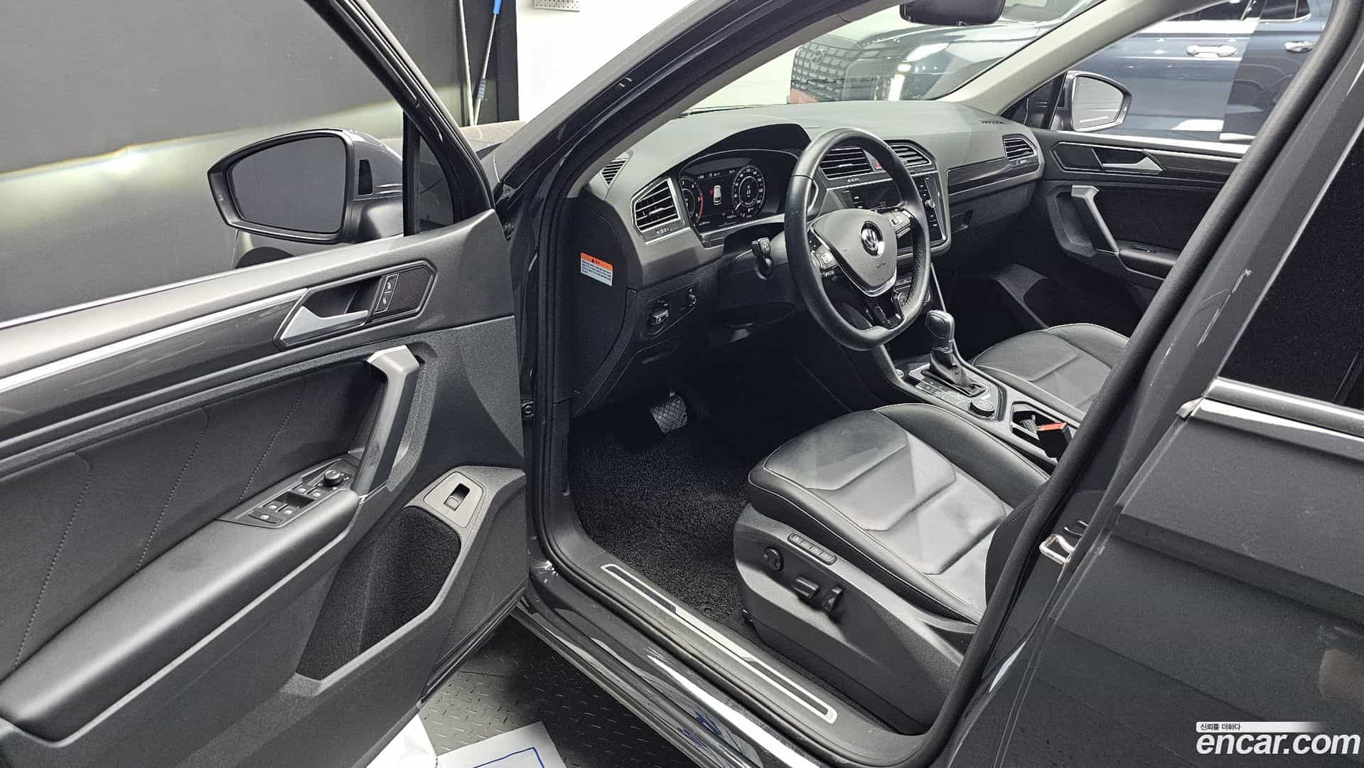 Tiguan Volkswagen 2018.7-INNER-010
