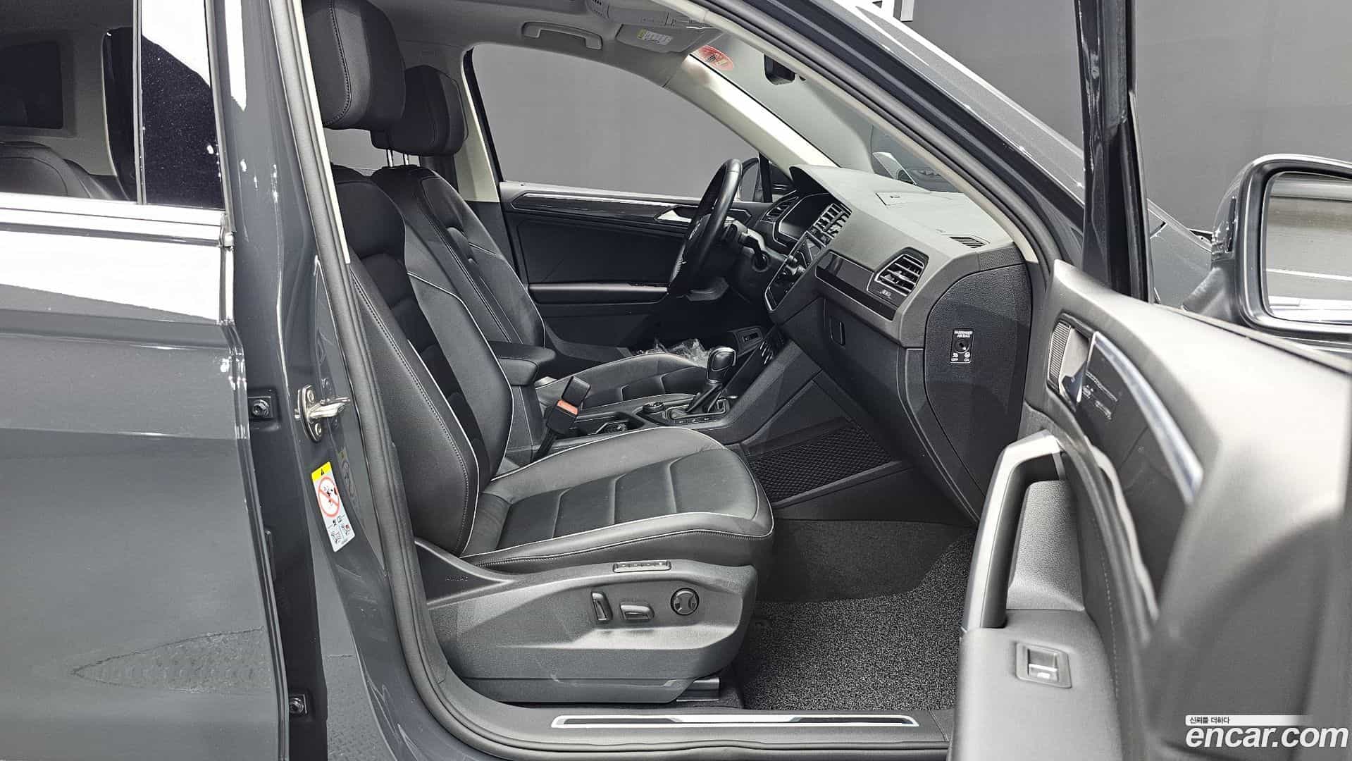 Tiguan Volkswagen 2018.7-INNER-036