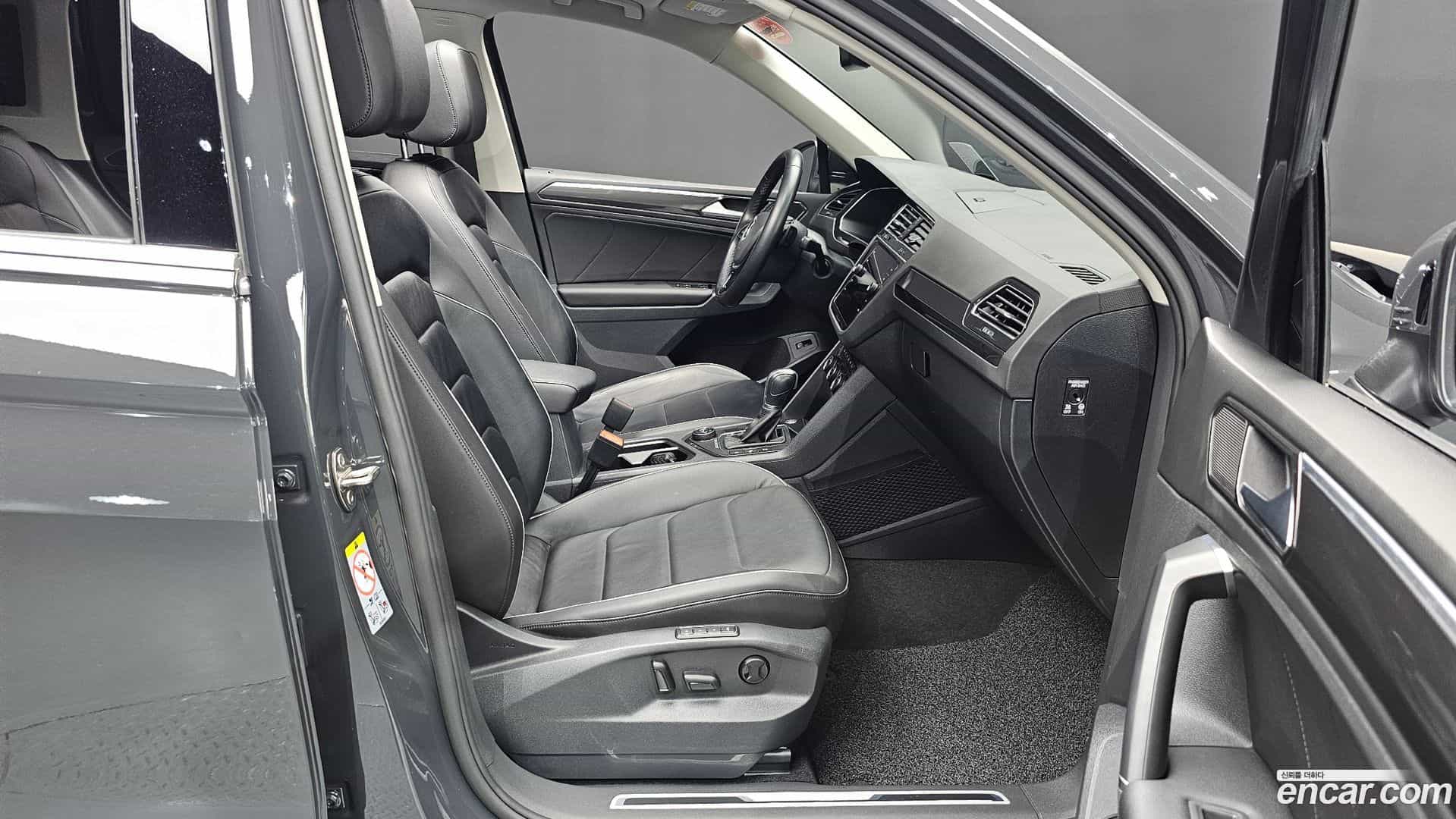 Tiguan Volkswagen 2018.7-OPTION-042