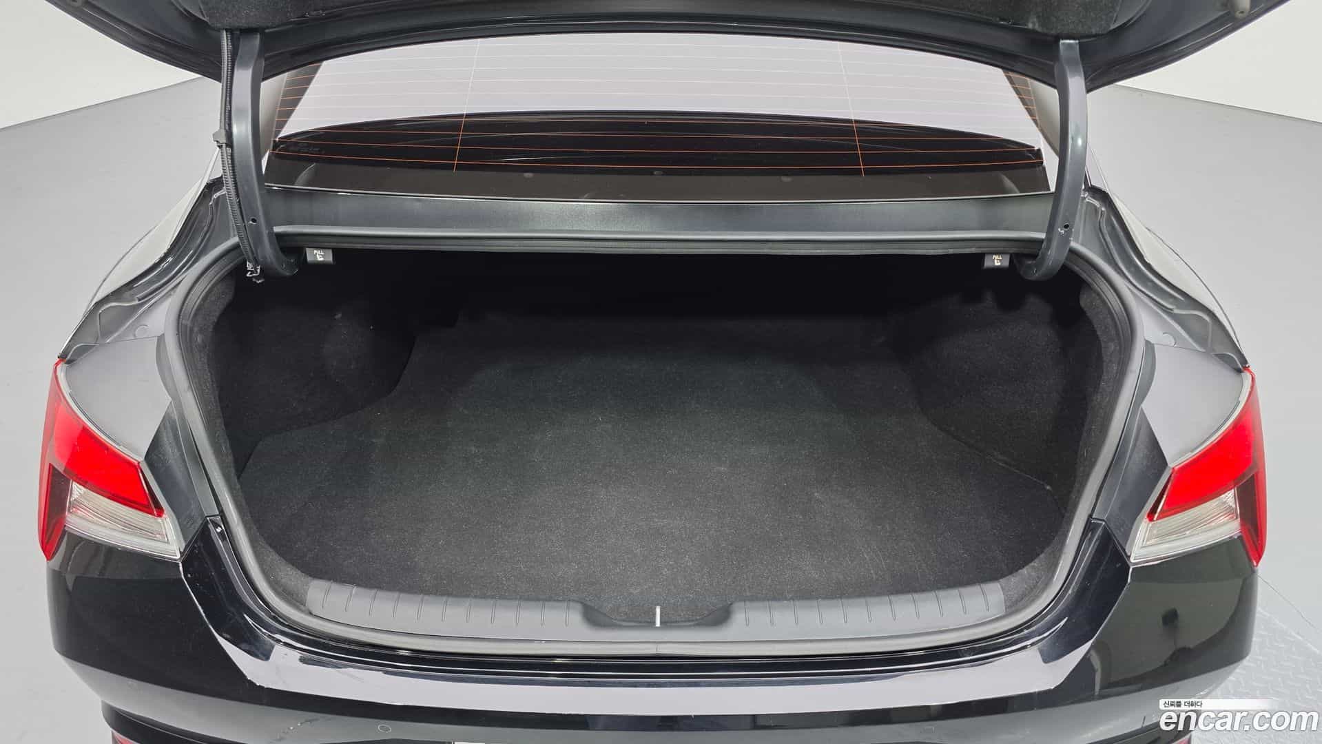 AVANTE Hyundai 2023.0-OPTION-024