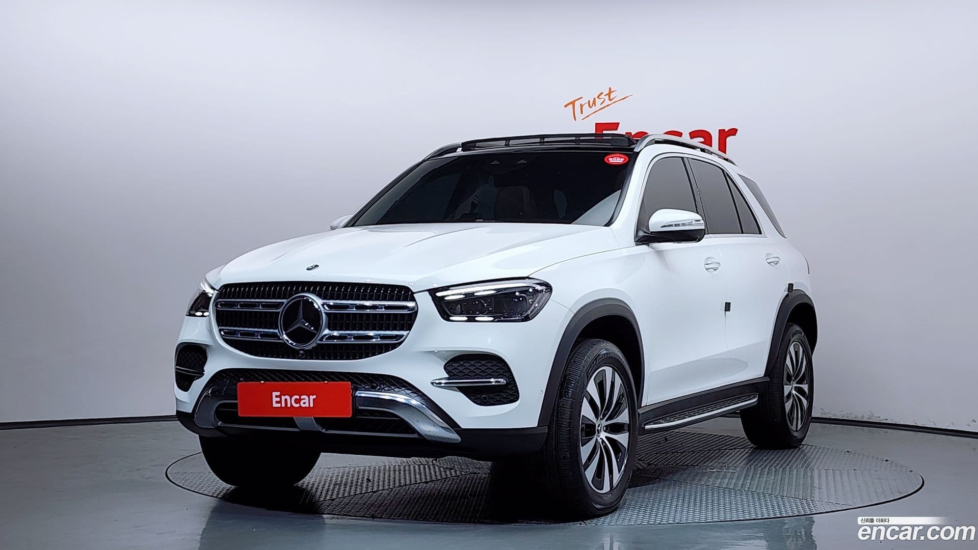 Main__Slider__Photo:GLE-Class Mercedes-Benz 2024.8-0