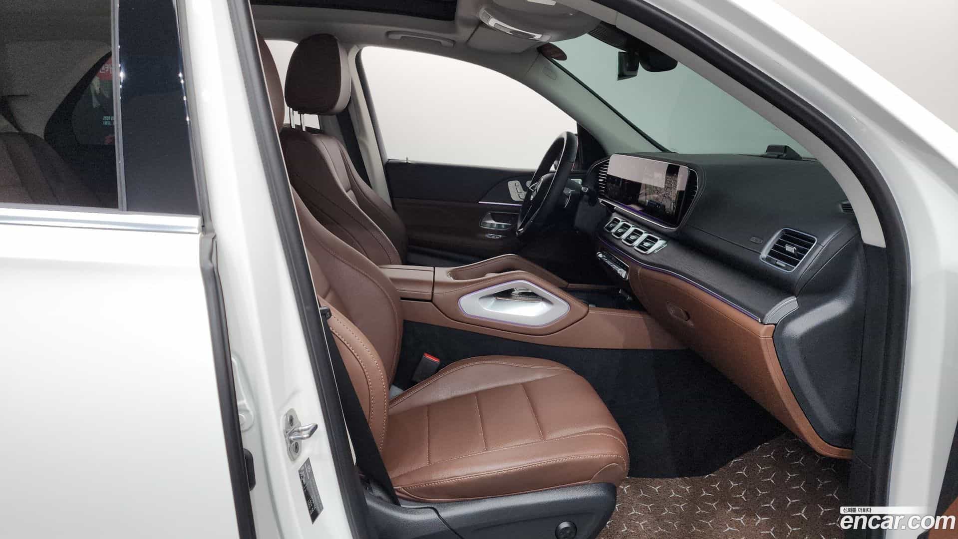 GLE-Class Mercedes-Benz 2024.8-INNER-036