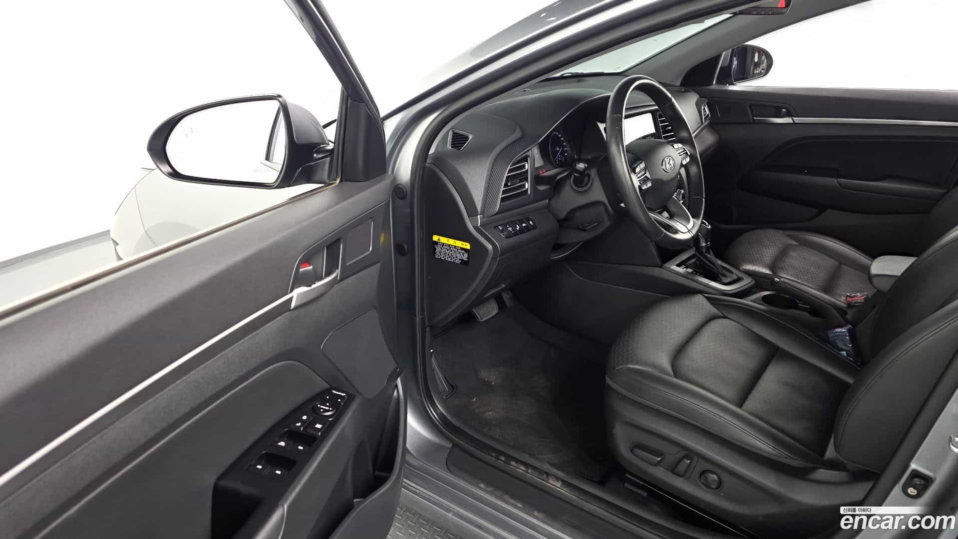 AVANTE Hyundai 2019.0-INNER-010