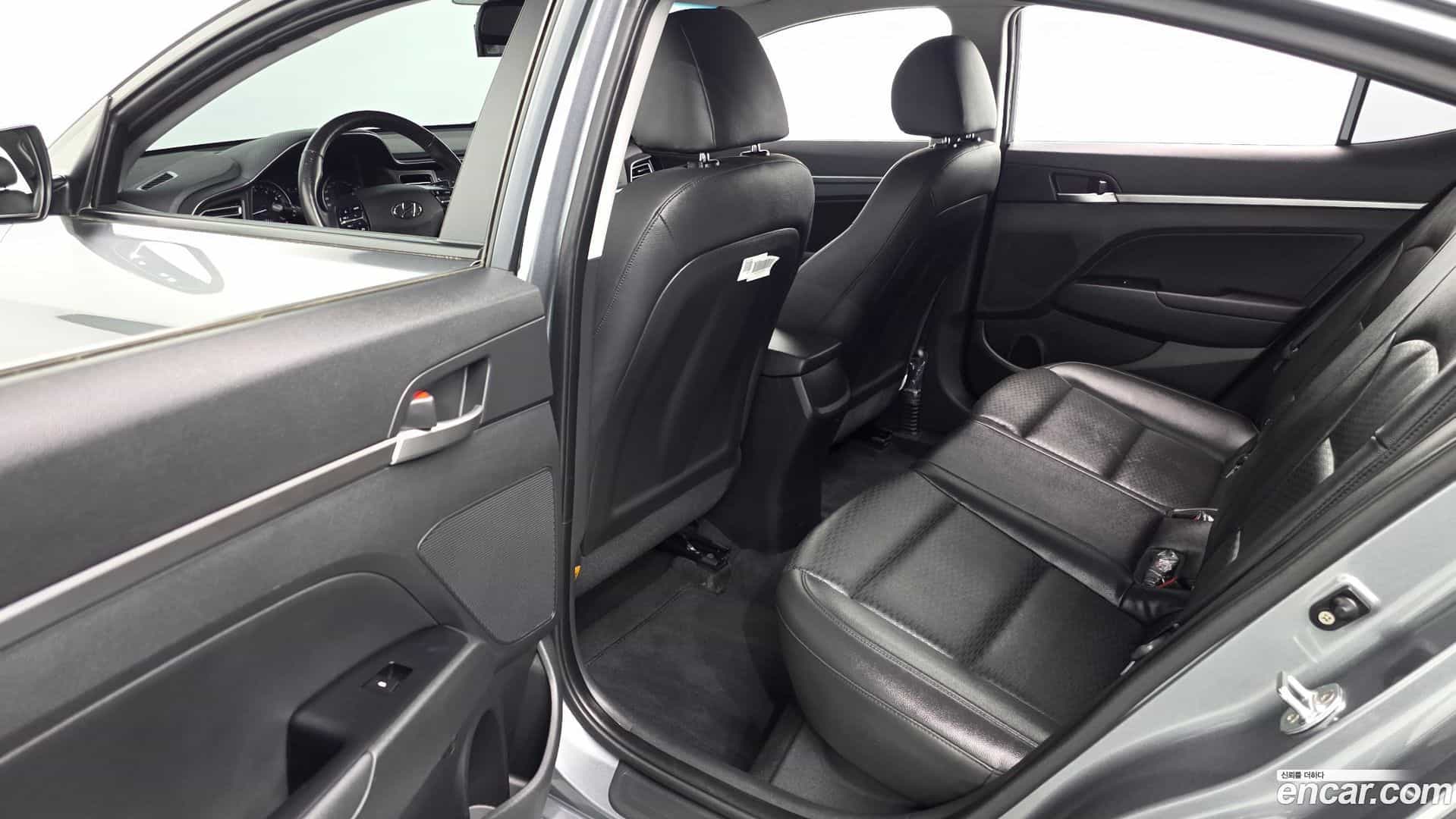 AVANTE Hyundai 2019.0-OPTION-015