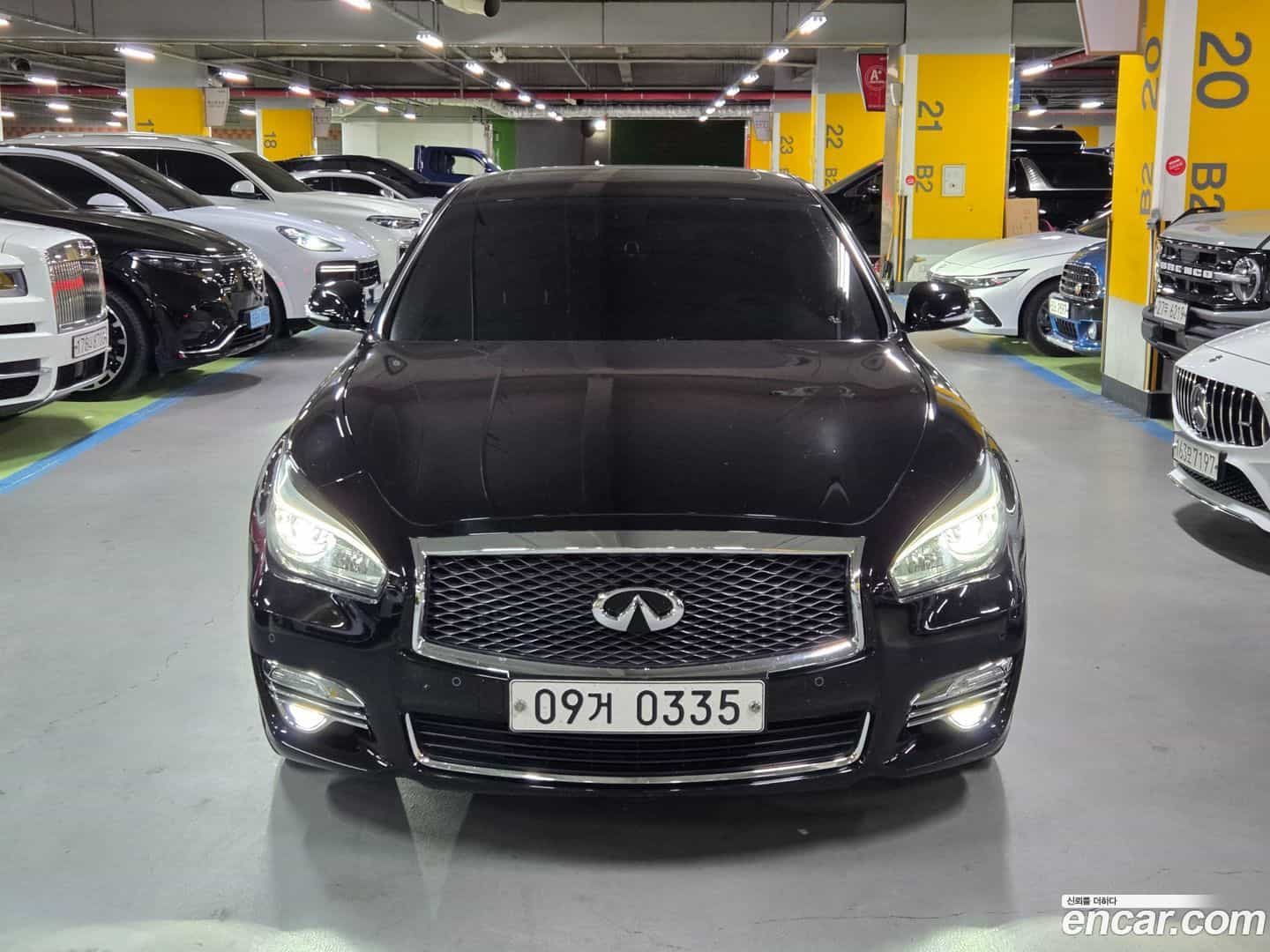 Q70 Infiniti 2016.7-OUTER-001