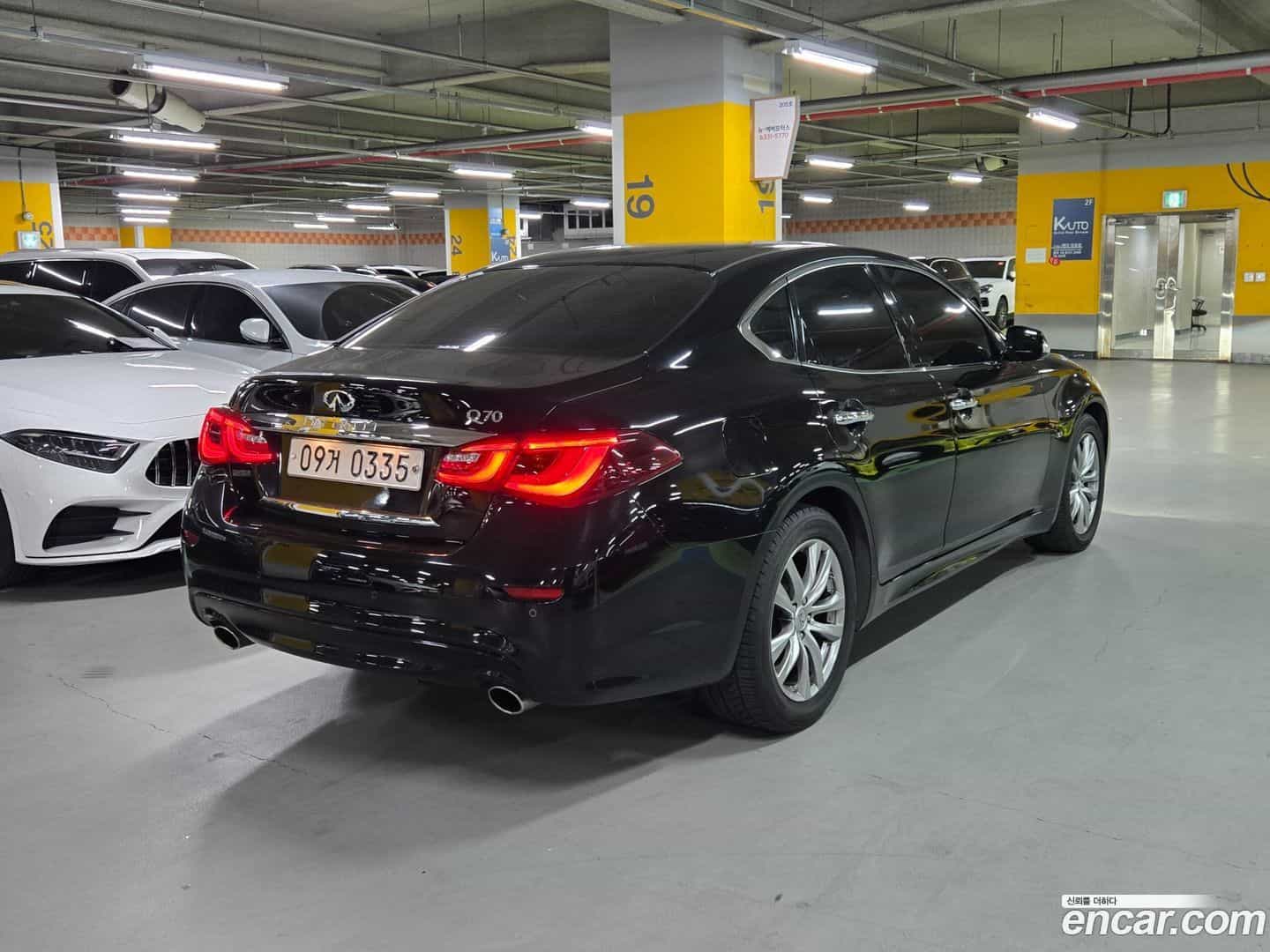 Q70 Infiniti 2016.7-OUTER-004