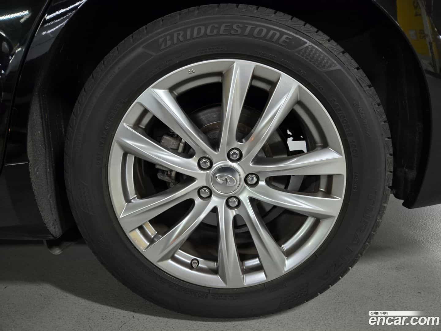 Q70 Infiniti 2016.7-OUTER-005
