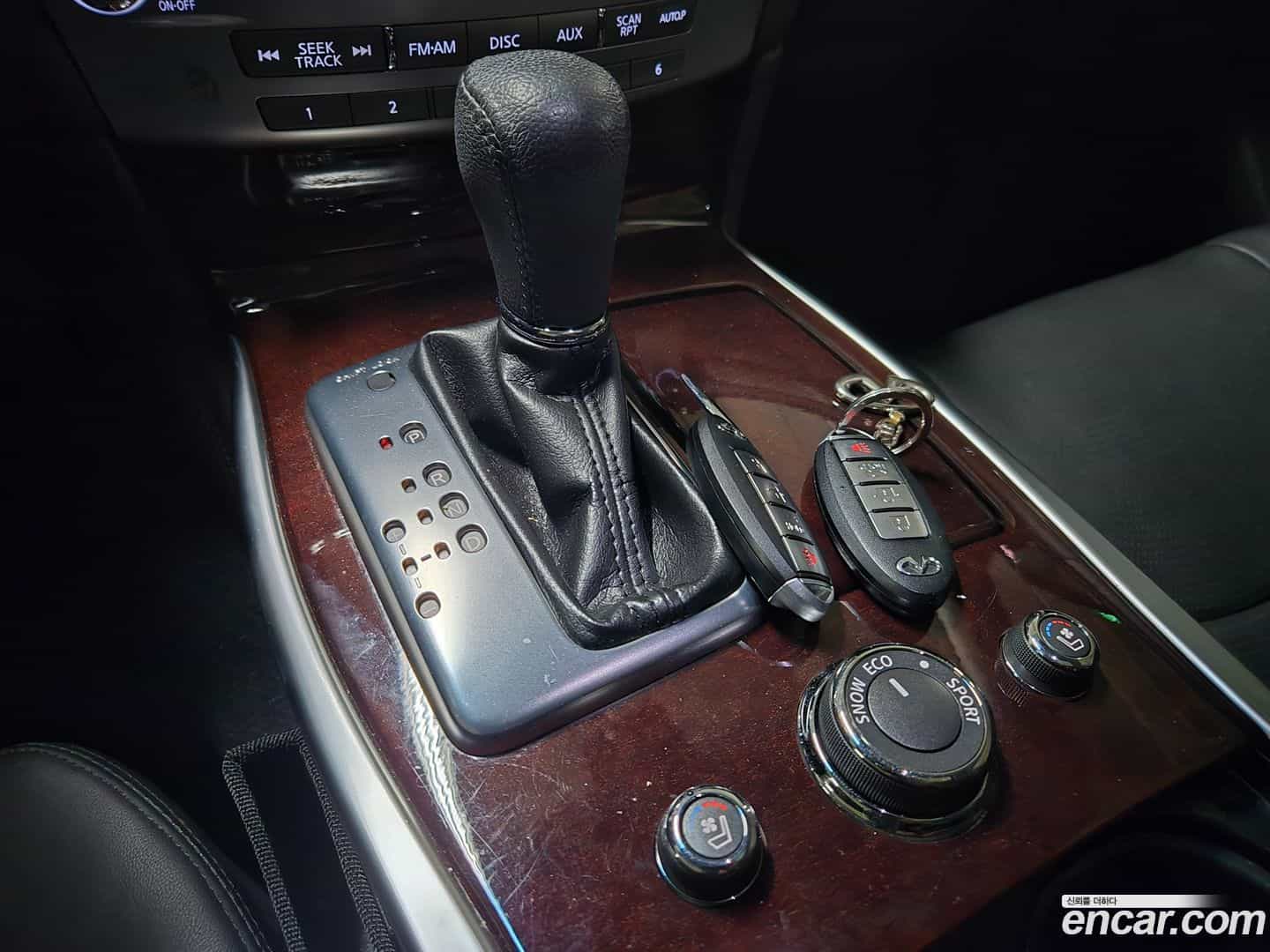 Q70 Infiniti 2016.7-INNER-009